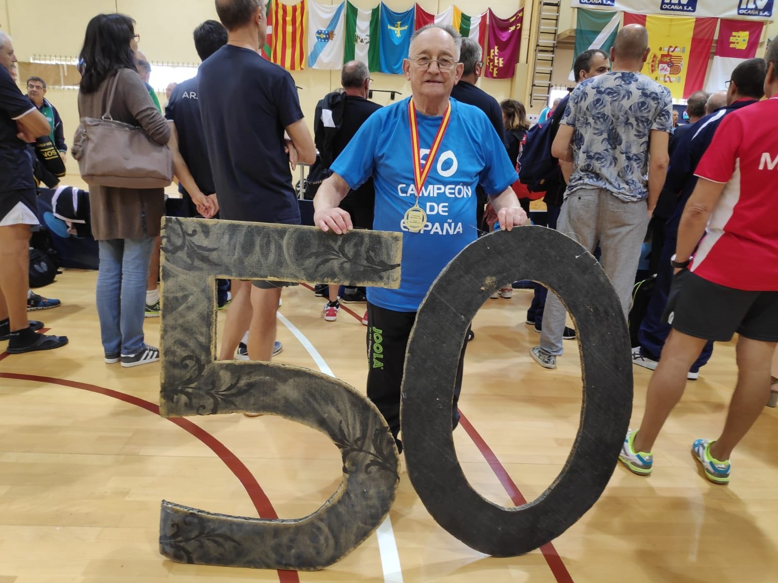 Josep Madurell, un col·leccionista de títols que continua en actiu als 81 anys