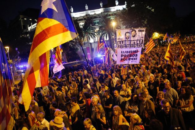ELNACIONAL manifestacio aniversario|cumpleaños 1-O delegacio Gobierno - Sergi Alcàzar