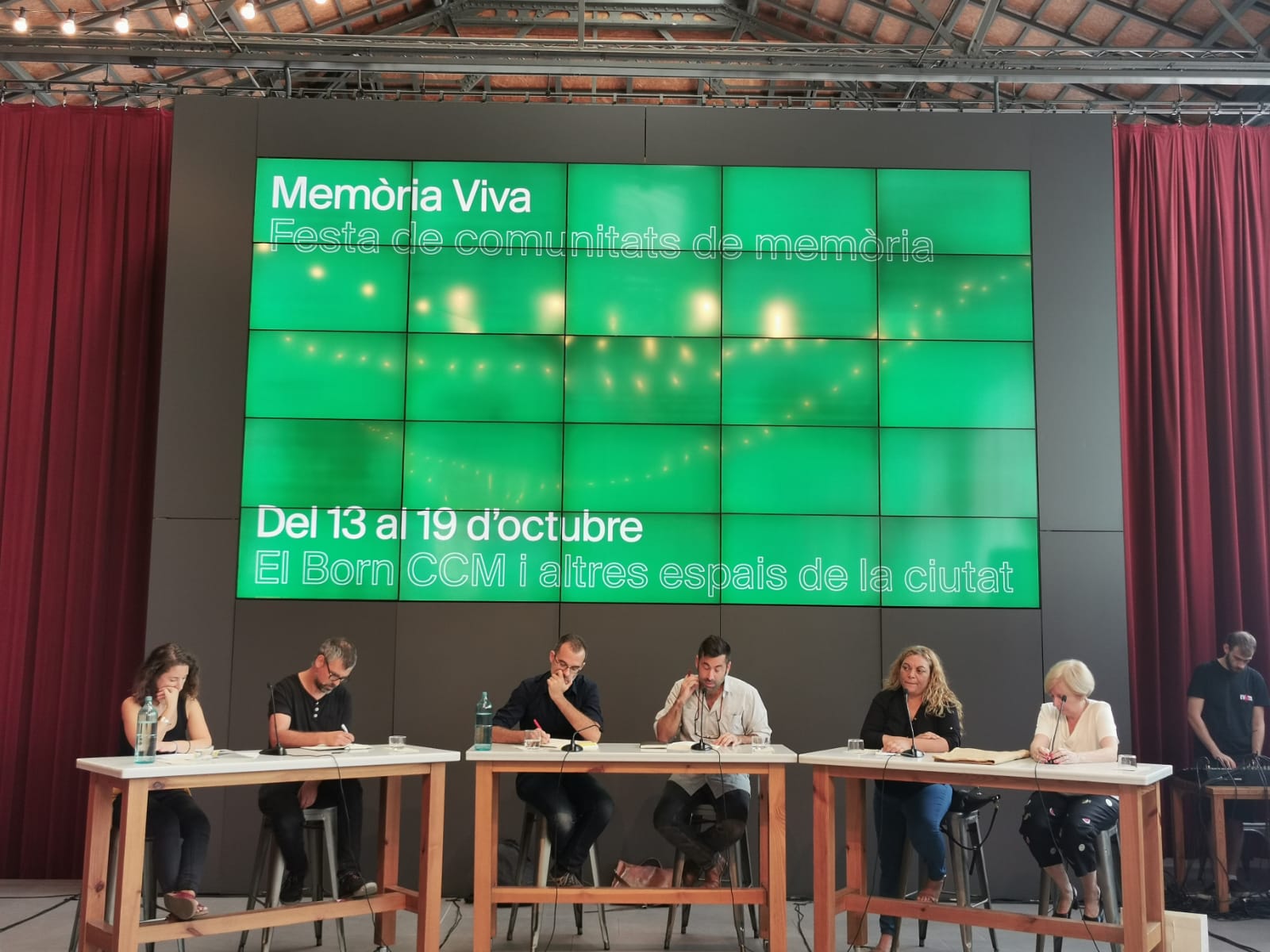 'Memoria viva' invita a los barceloneses a repensar el pasado