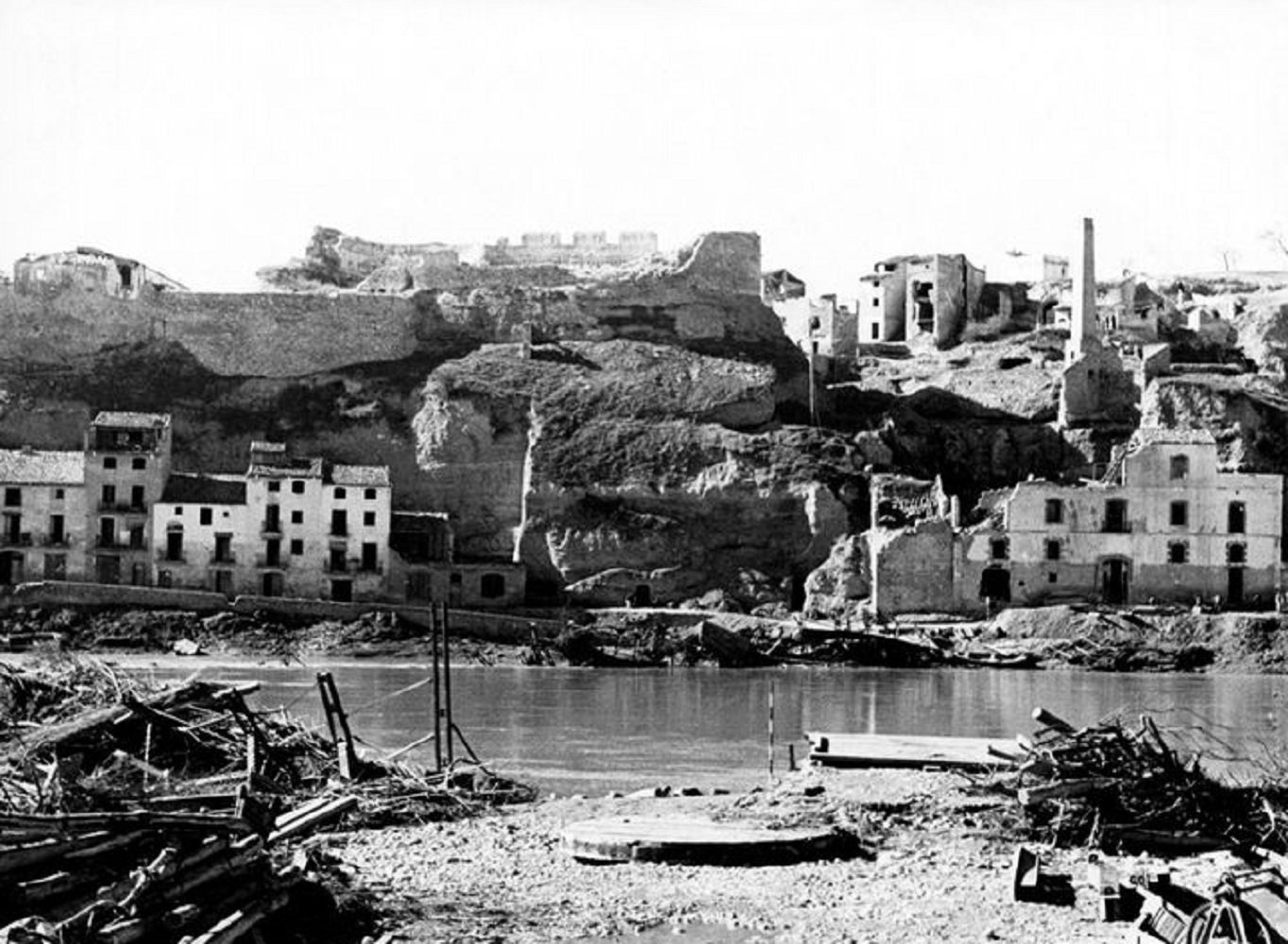 'Portes de la memòria', el projecte que explica les vivències de la Guerra Civil als joves