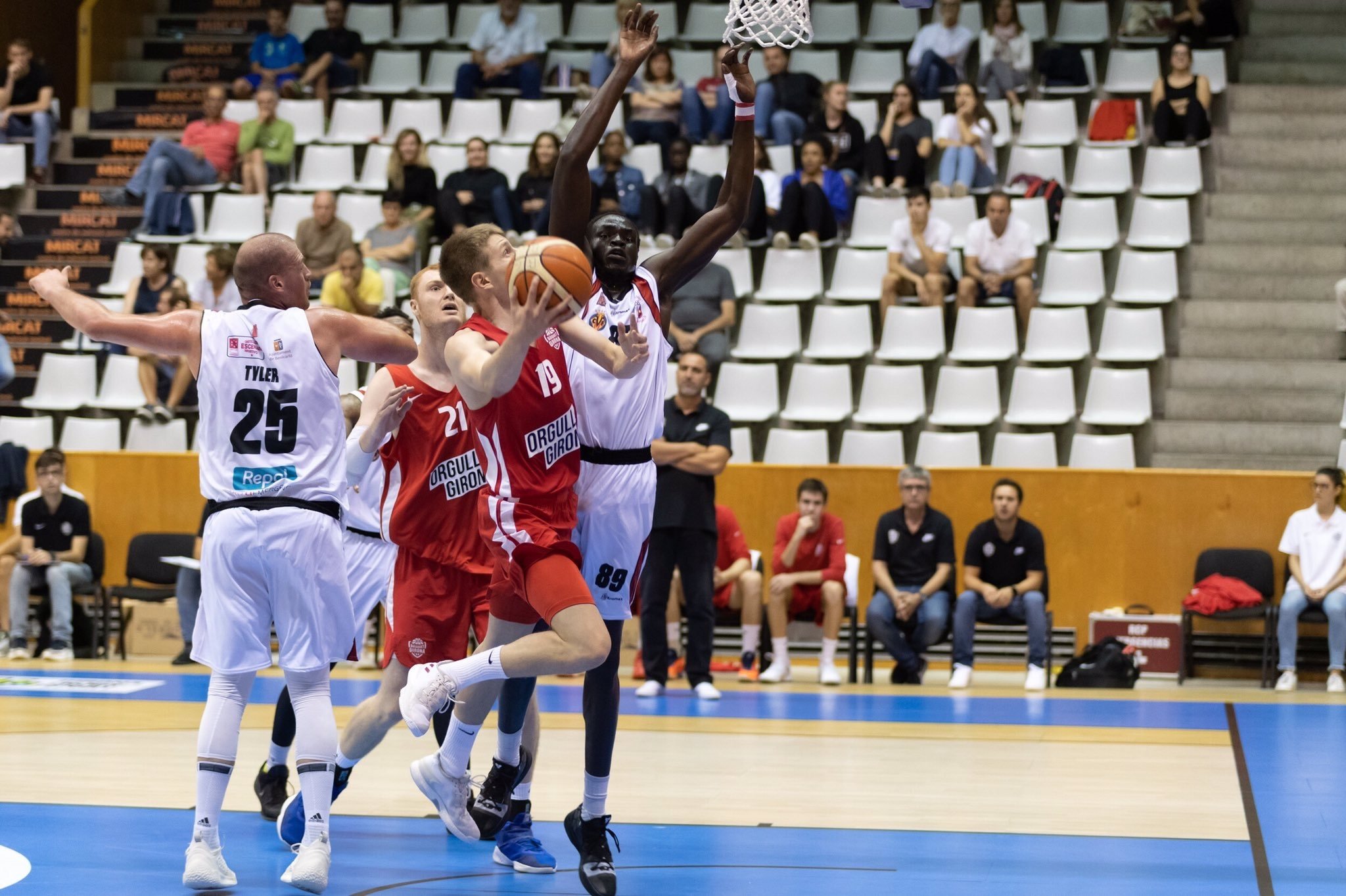 El Bàsquet Girona pren el relleu del CB Prat i se situa com a líder a la Lliga LEB Plata