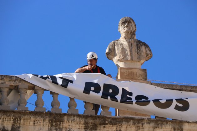 Pancarta presos polítics ajuntament tarragona - ACN