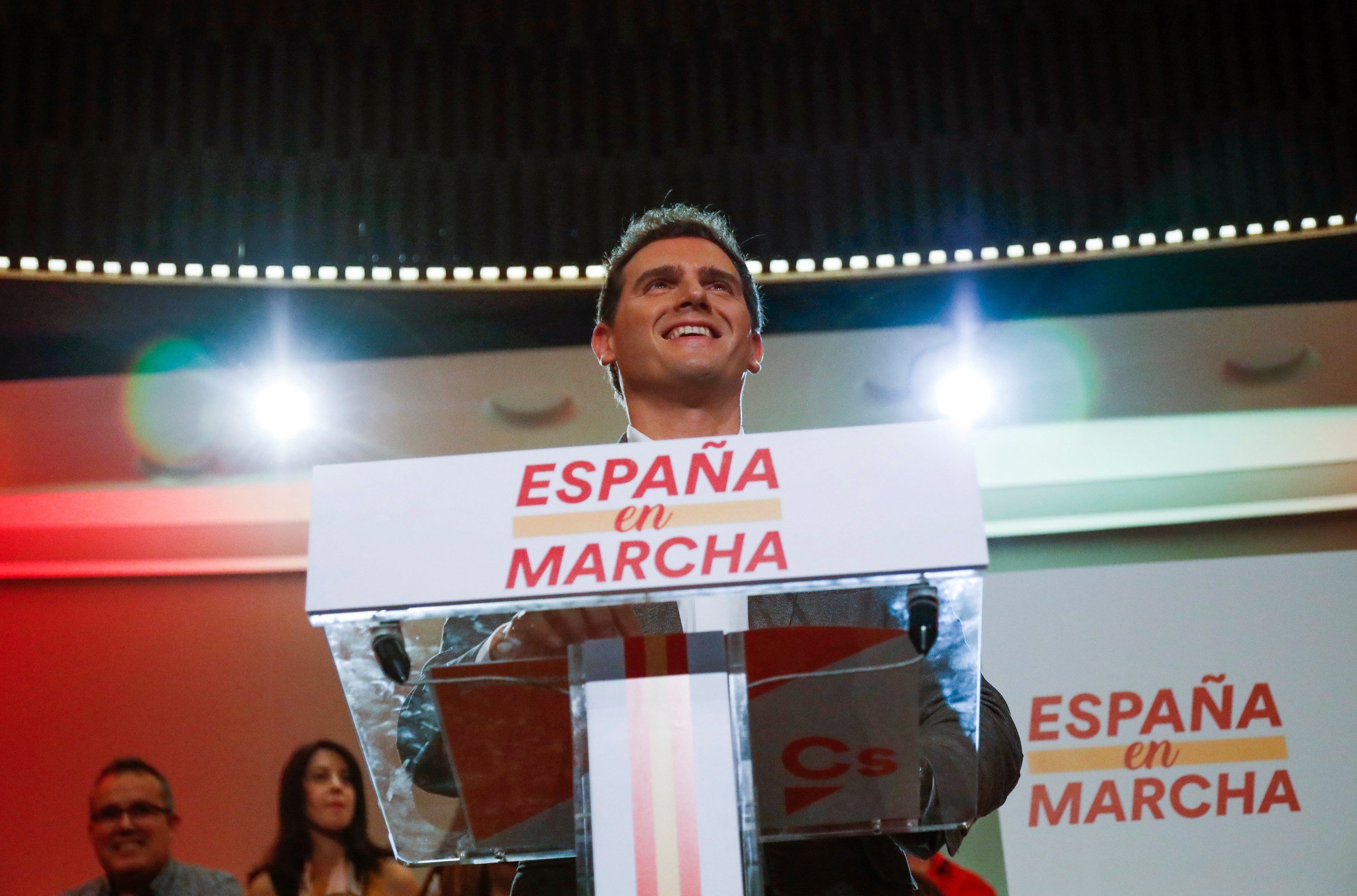 Rivera aixeca ara el veto al PSOE i es mostra disposat a pactar-hi