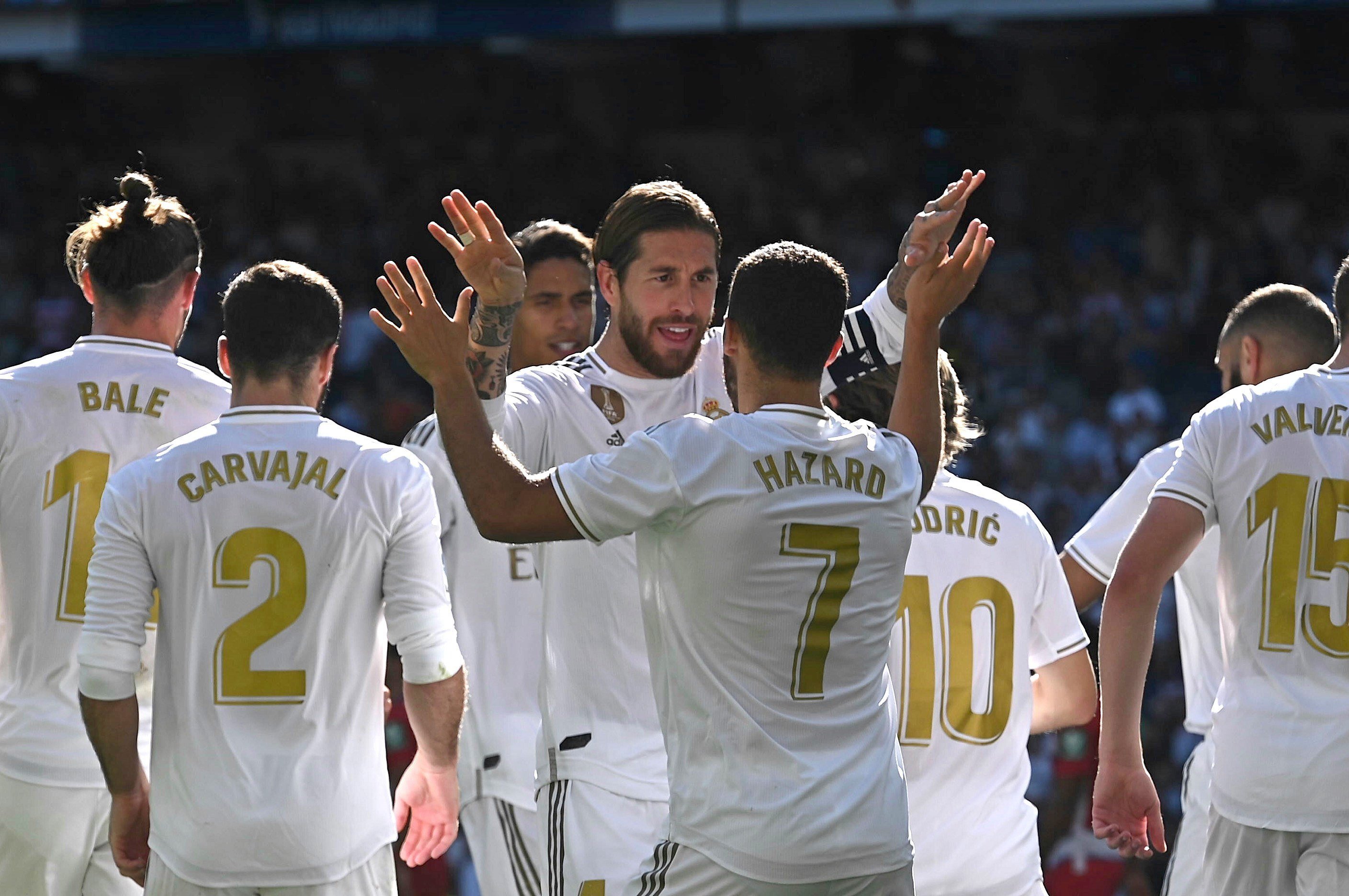 El Madrid frega el ridícul però segueix líder (4-2)