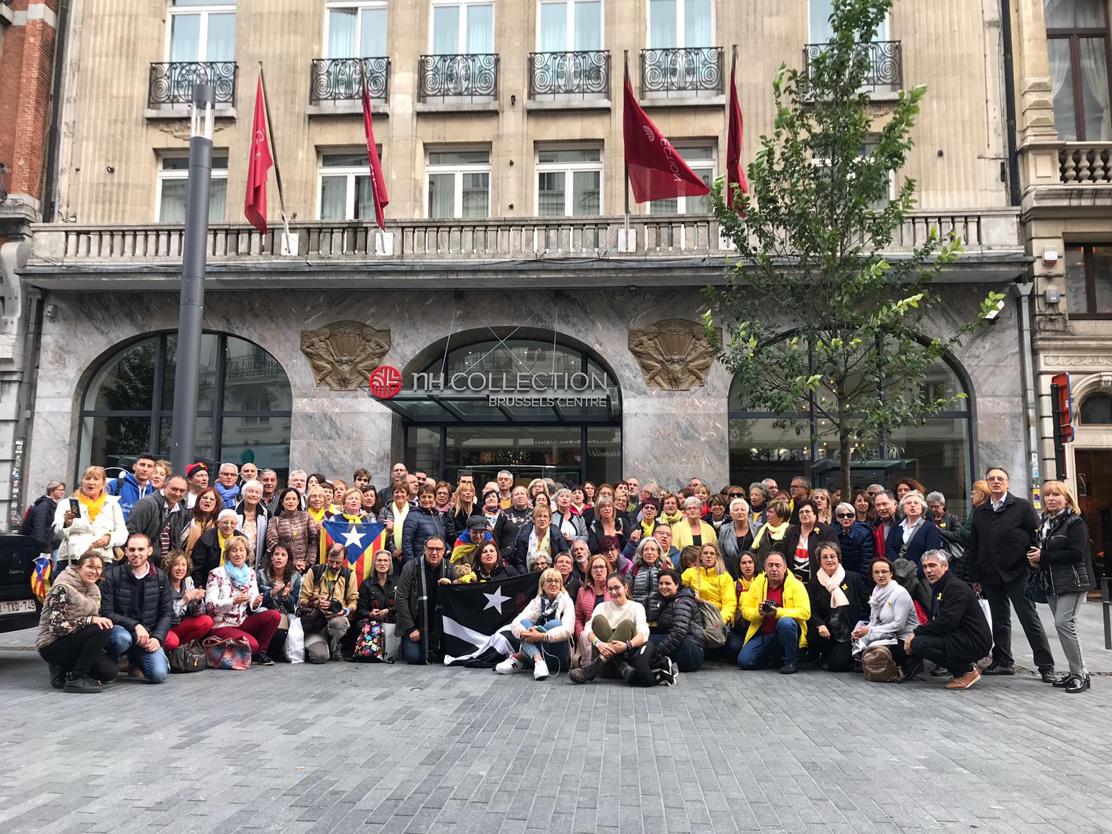 105 leridanos se reúnen con Puigdemont en Bruselas