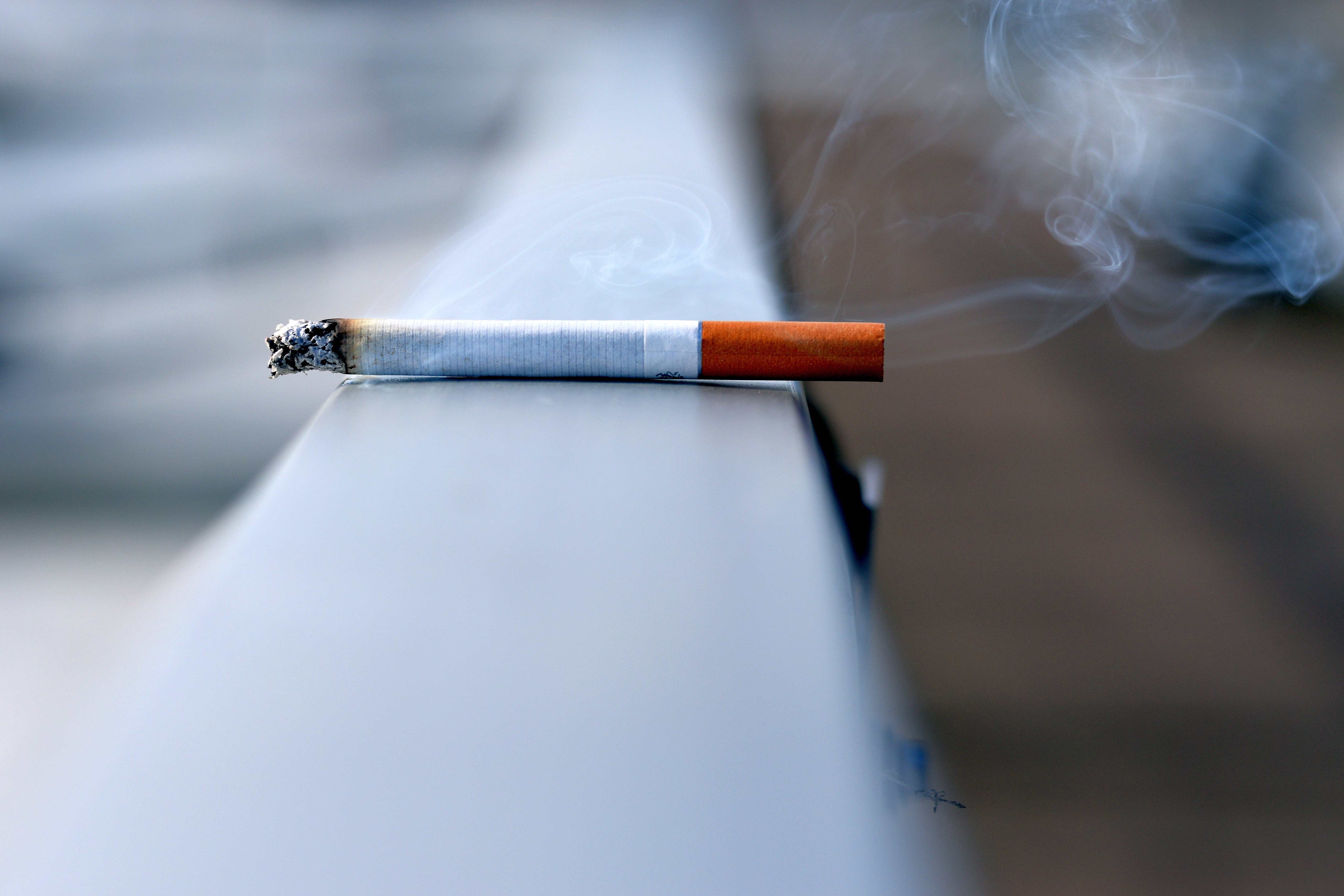 Los neumólogos advierten que fumar en terrazas augmenta el riesgo de contagio