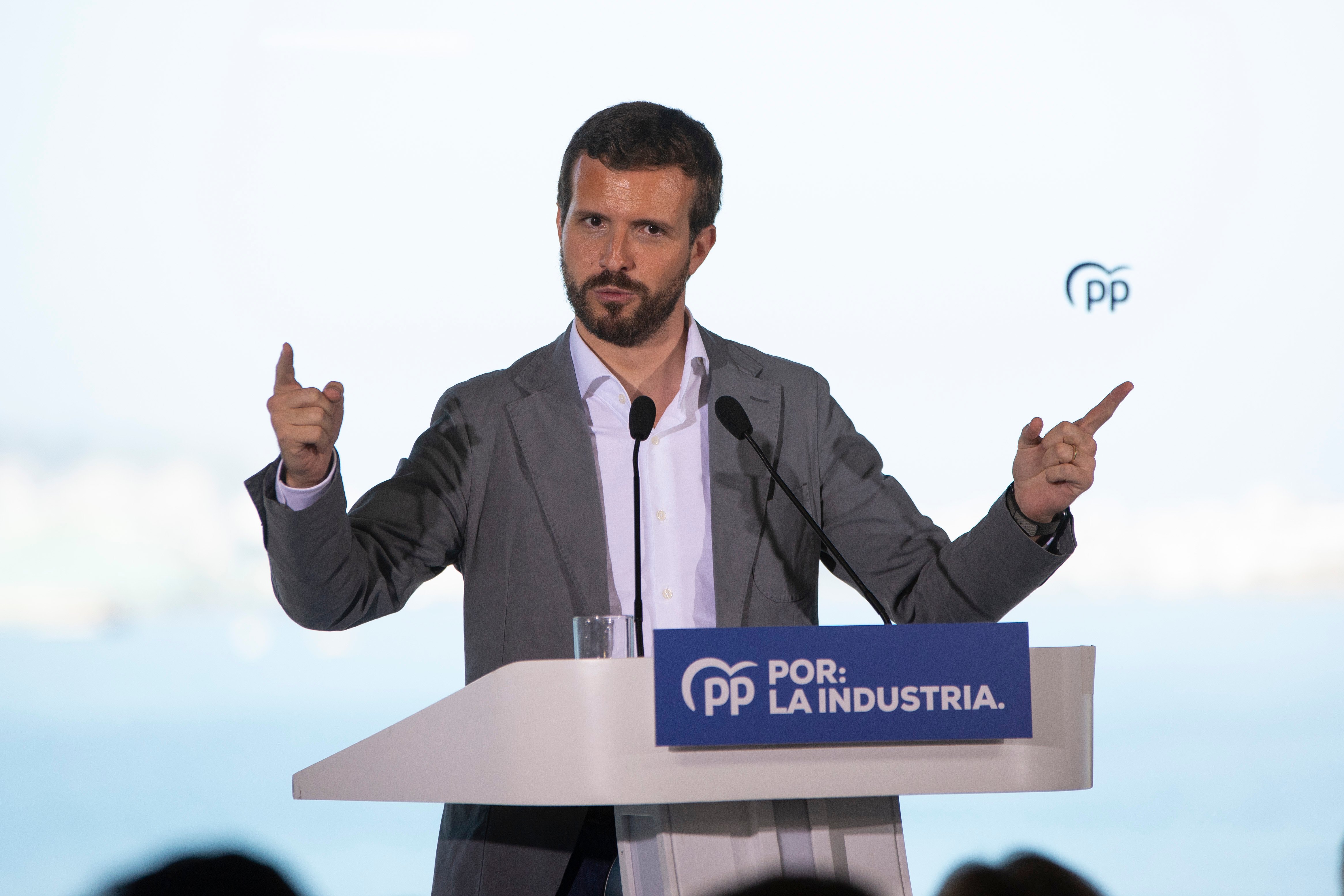 Casado abre la puerta a pactos incluso con el PSOE