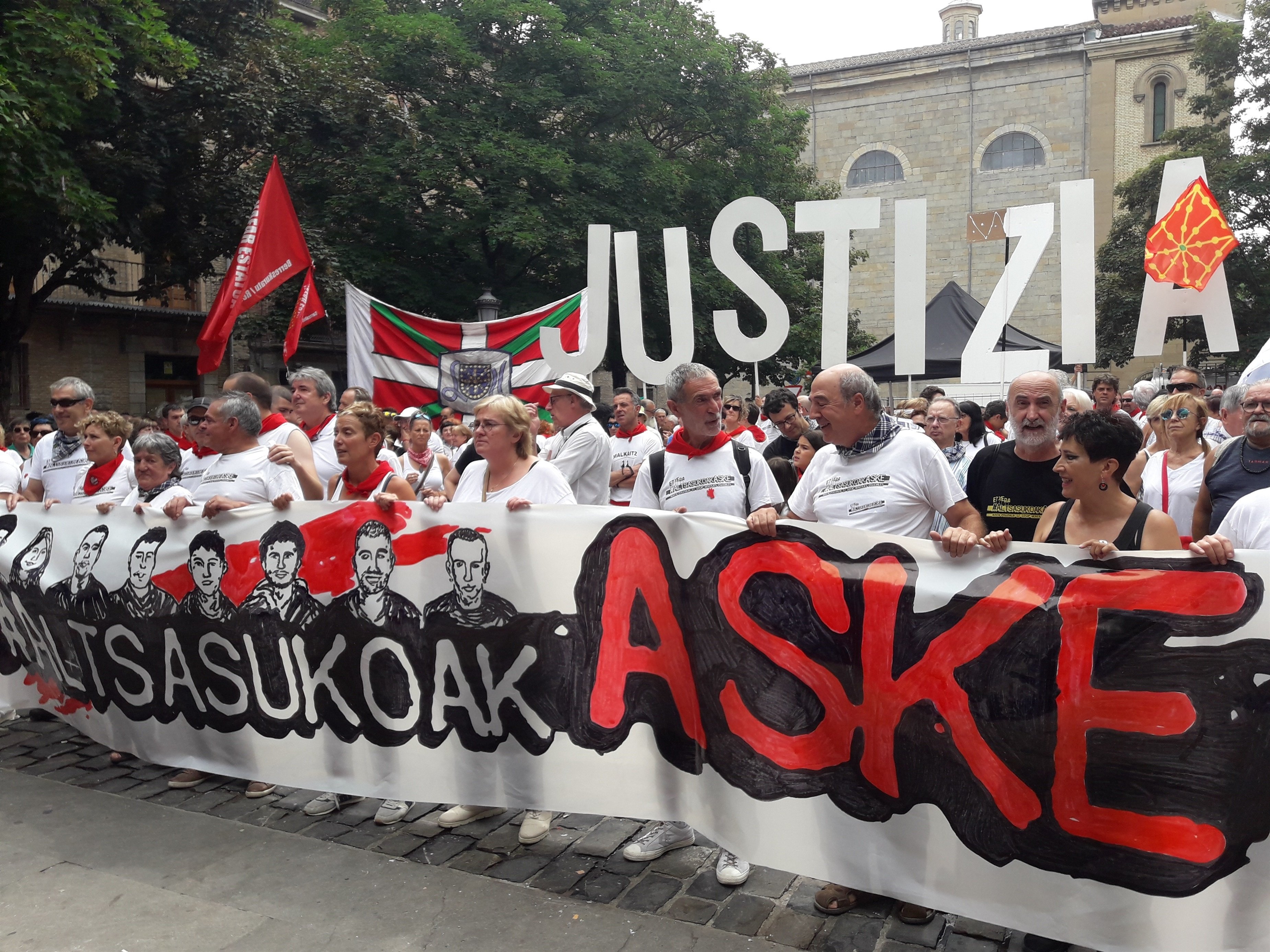 El Supremo rebaja las penas a los jóvenes de Altsasu al retirar el agravante de discriminación