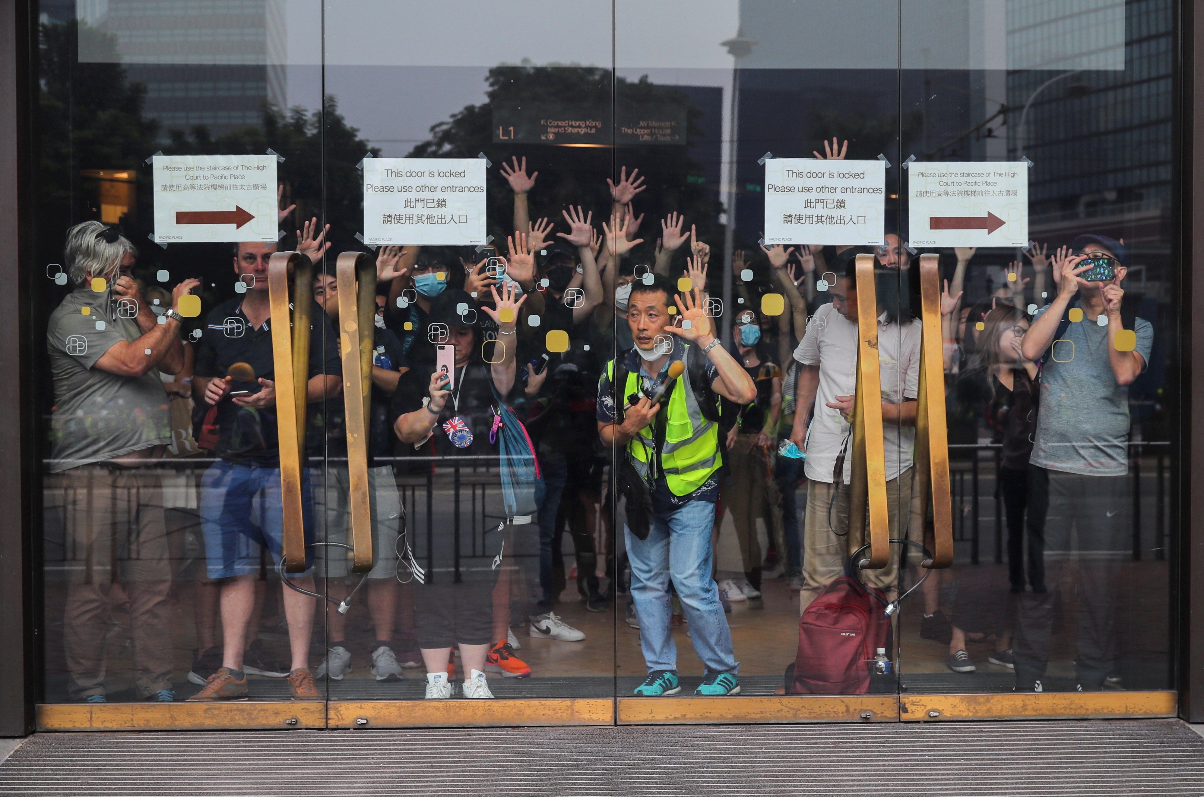 S'endureix la protesta a Hong Kong amb més enfrontaments amb la policia