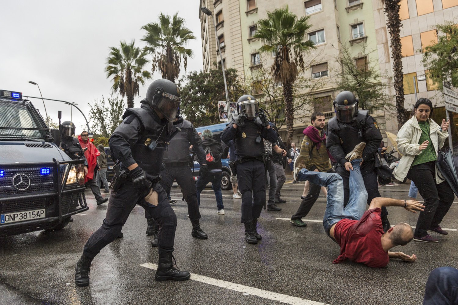 Onze agents policials, nous investigats per agredir votants de l’1-O a Barcelona