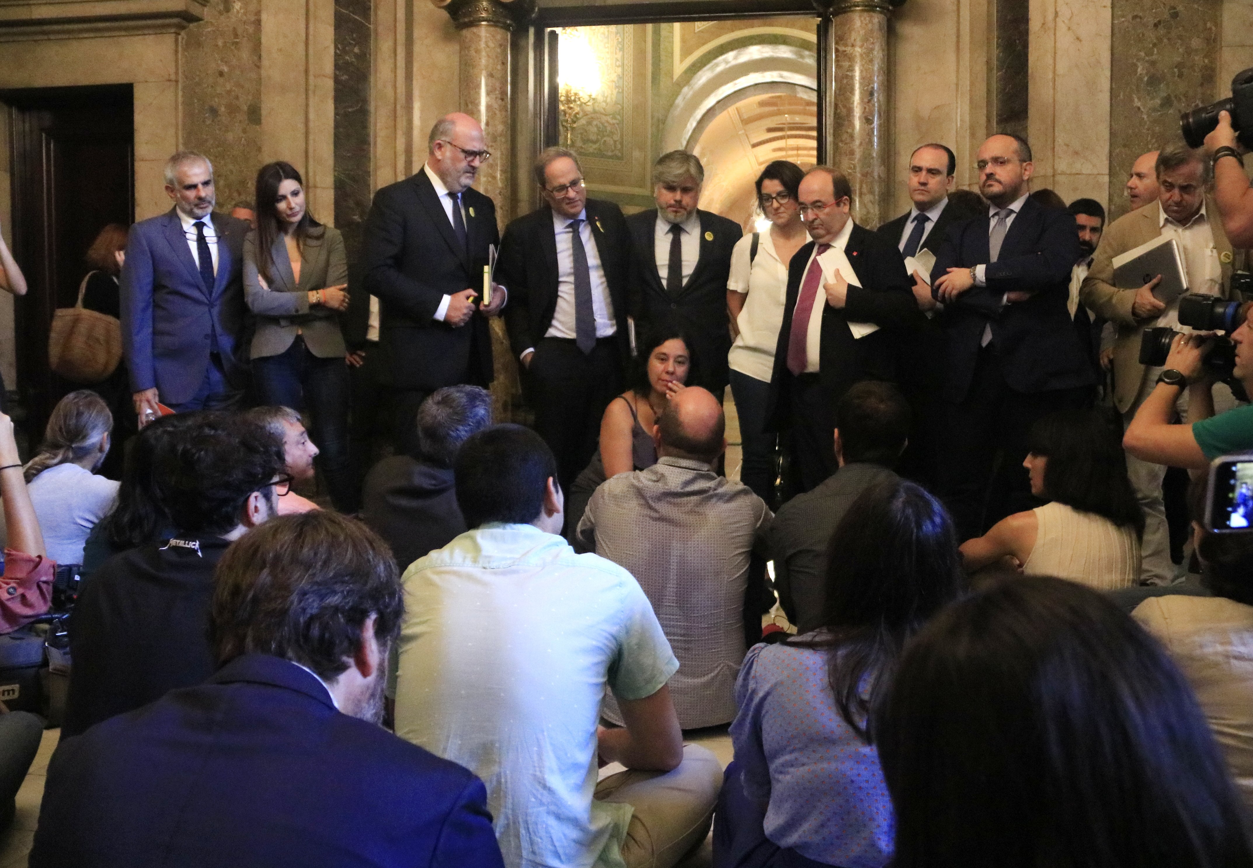 Periodistas protestan en el Parlament contra las agresiones en manifestaciones