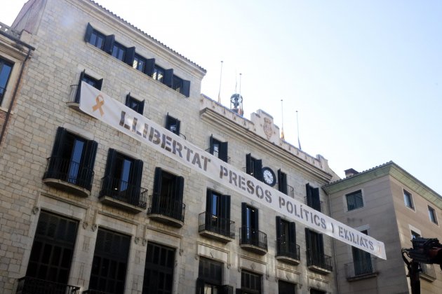 Pancarta presos plaça del vi Girona - ACN
