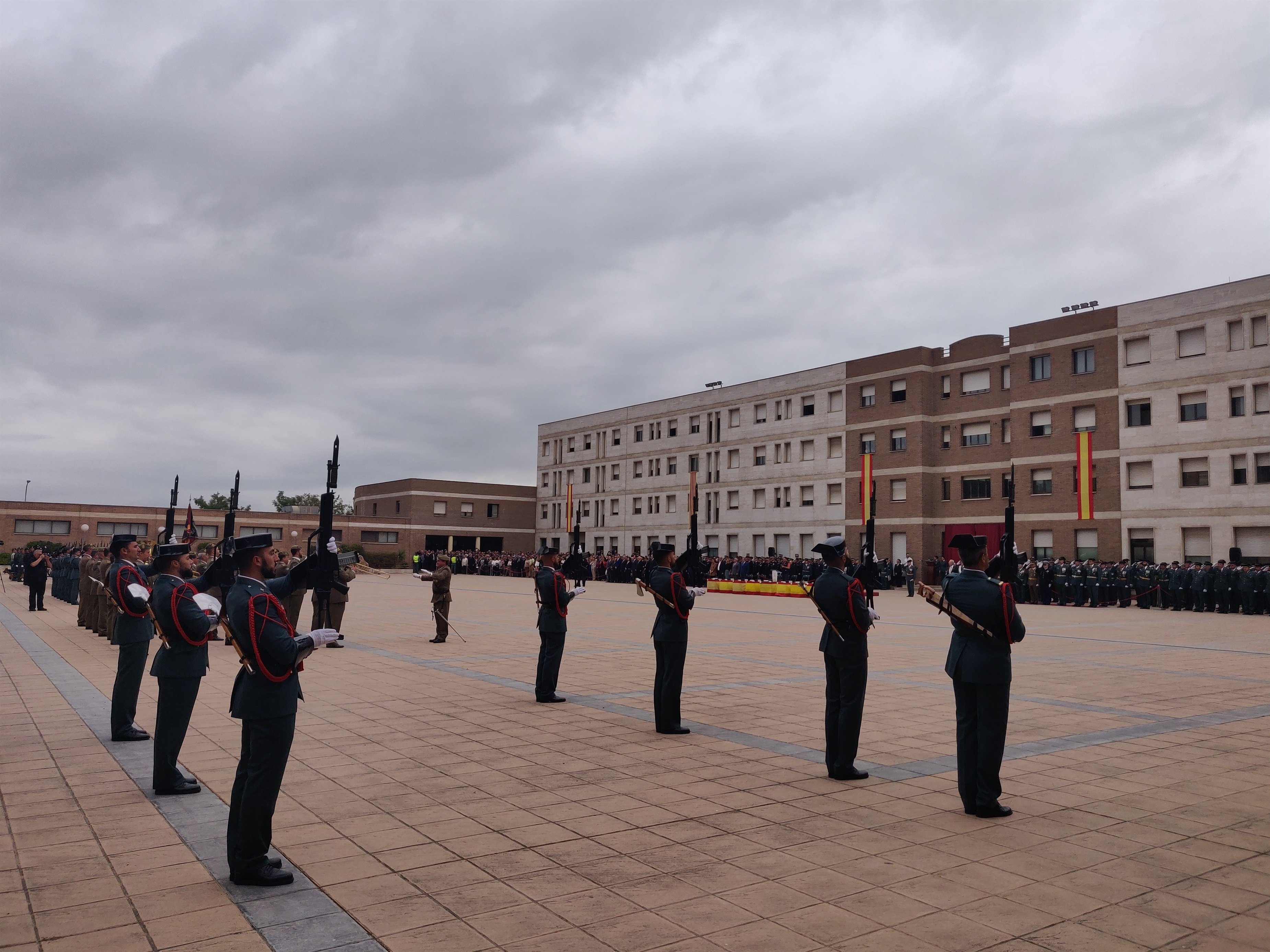 La Guardia Civil condecora a título póstumo al juez del 13 que investigó el 1-O