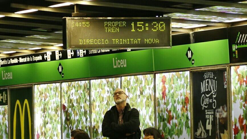 TMB recuerda a los trabajadores del Metro que cobran 29.000 €