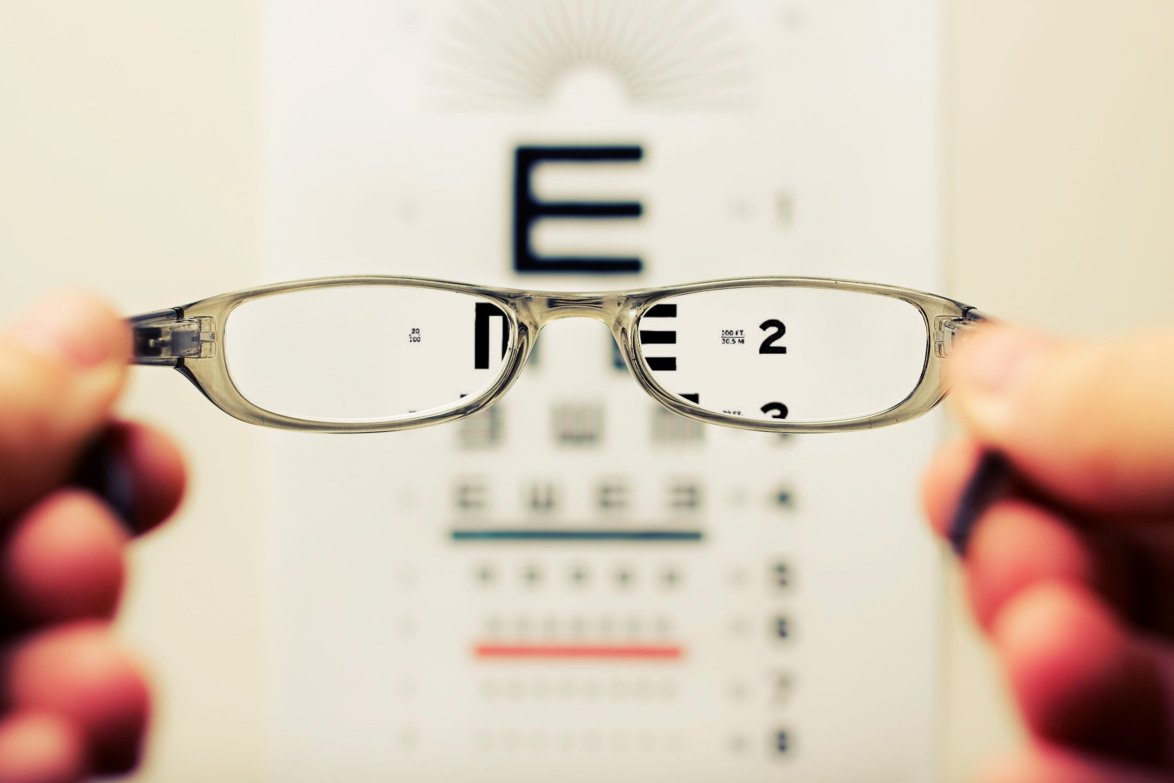 Cerca de 25 millones de españoles usan gafas o lentes de contacto