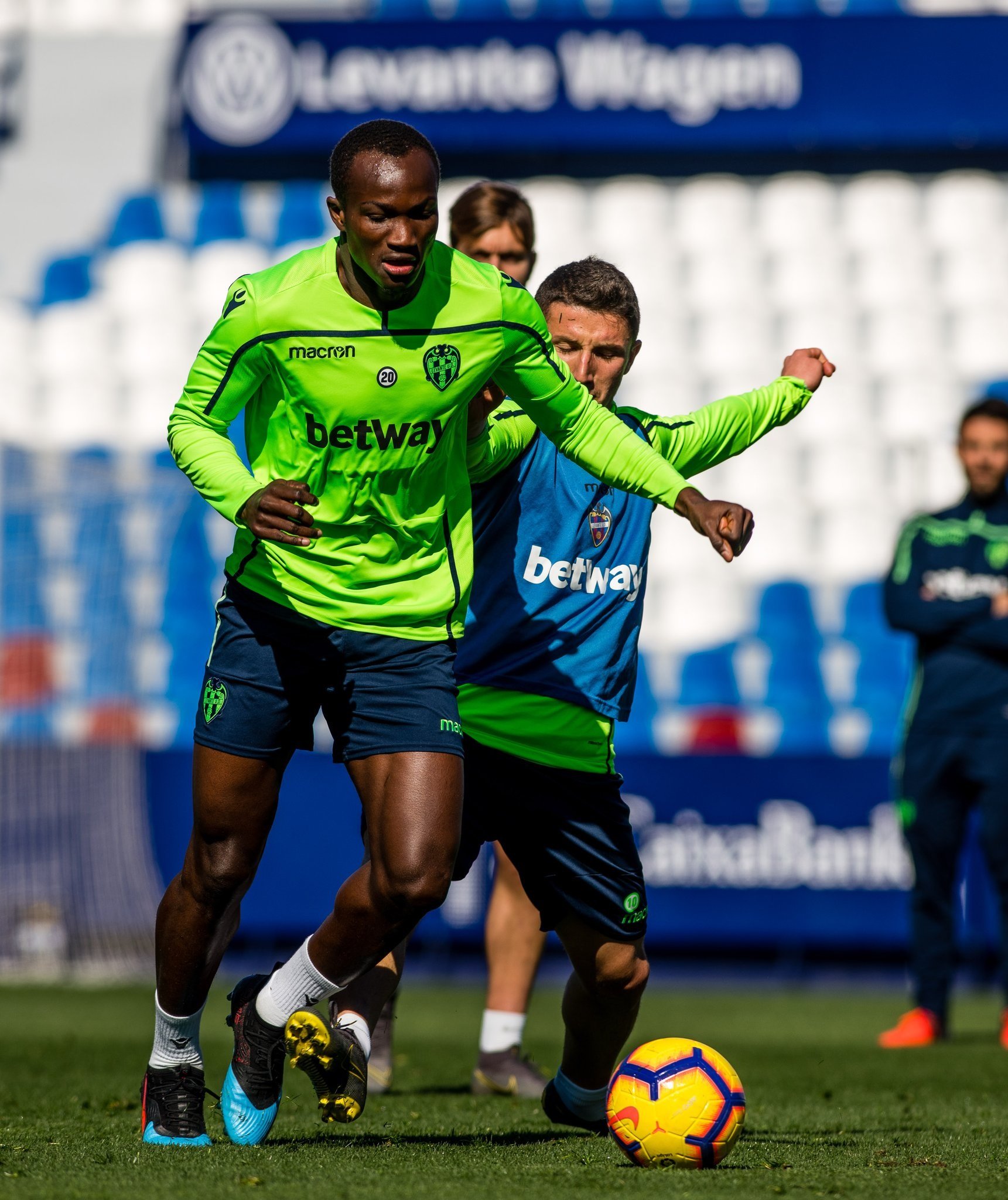 Muere Raphael Dwamena, exjugador de Zaragoza o Levante, durante un partido en Albania