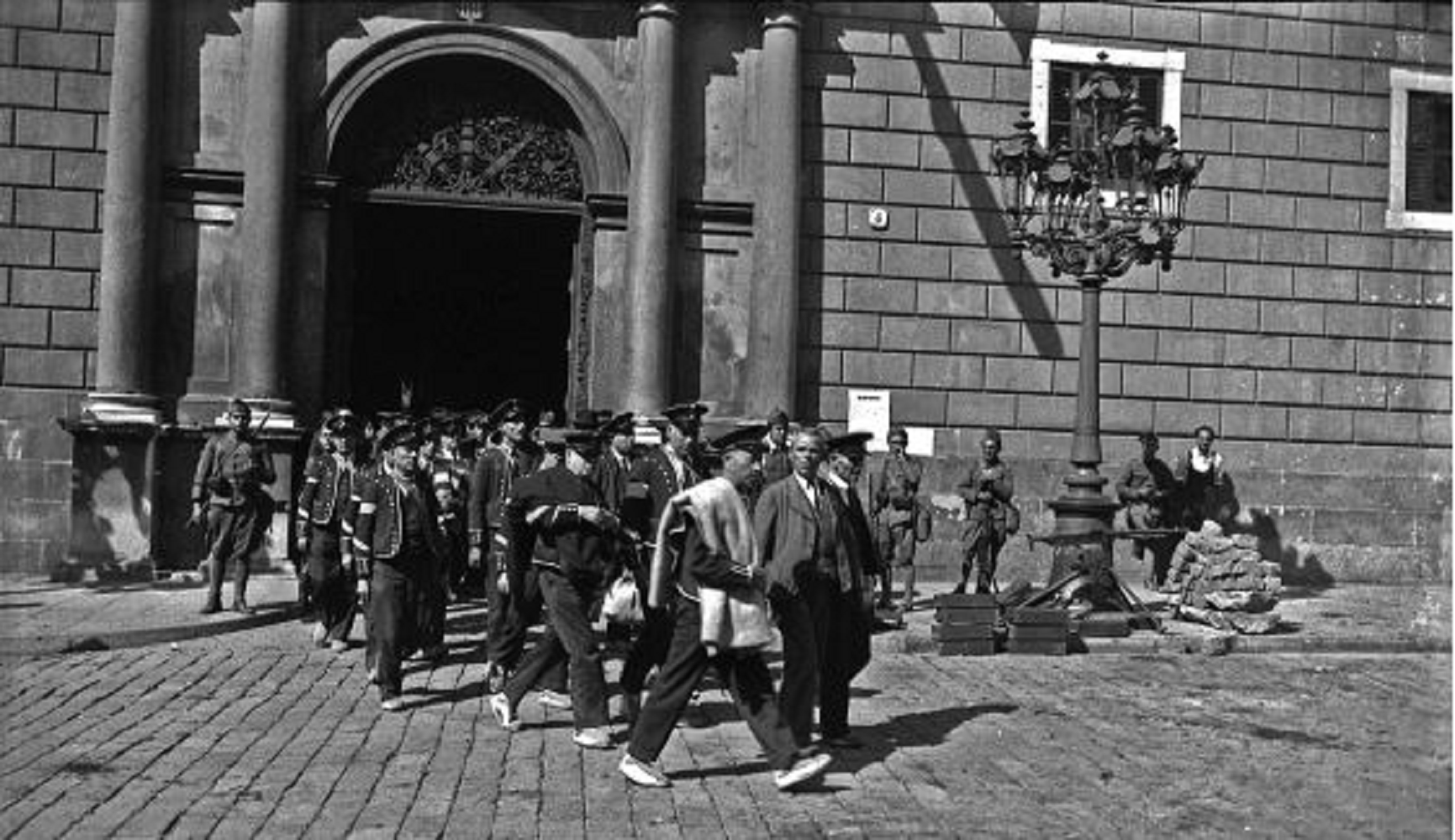 El gobierno de la República clausura la Escuela de Policía de Catalunya