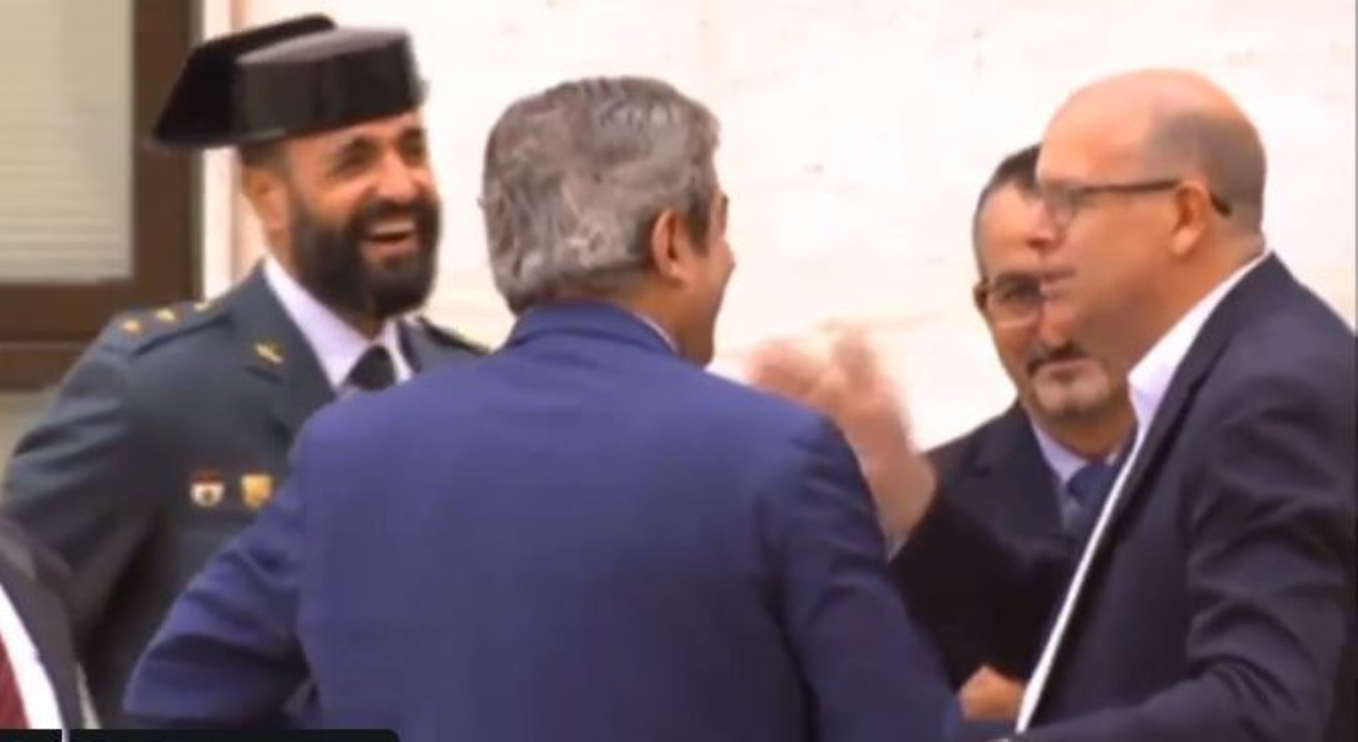 VÍDEO | El bon rotllo entre els Zaragoza (fiscal i polític) i el guàrdia civil Baena