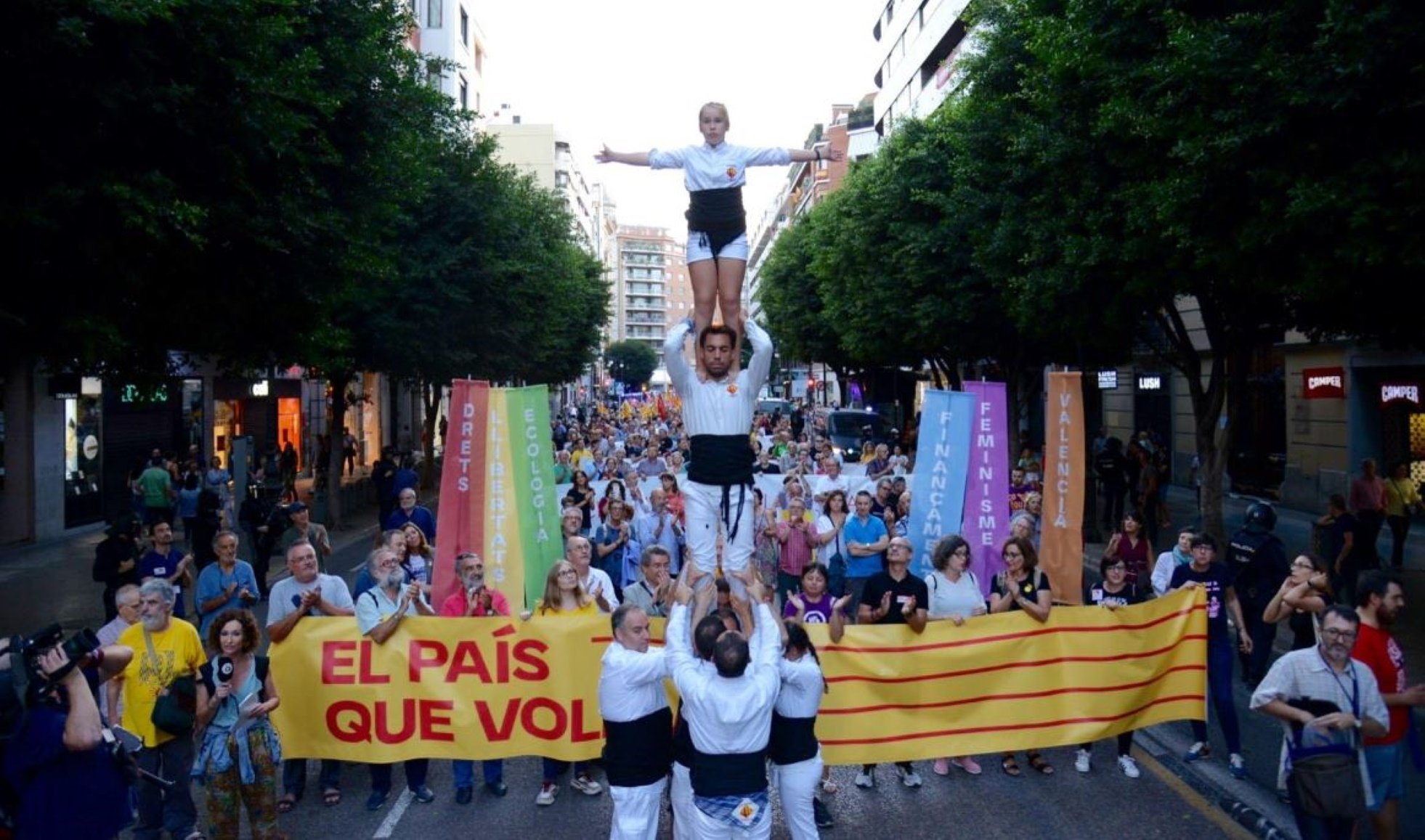 VÍDEO | Manifestación valencianista del 9-O, con fuerte presencia policial