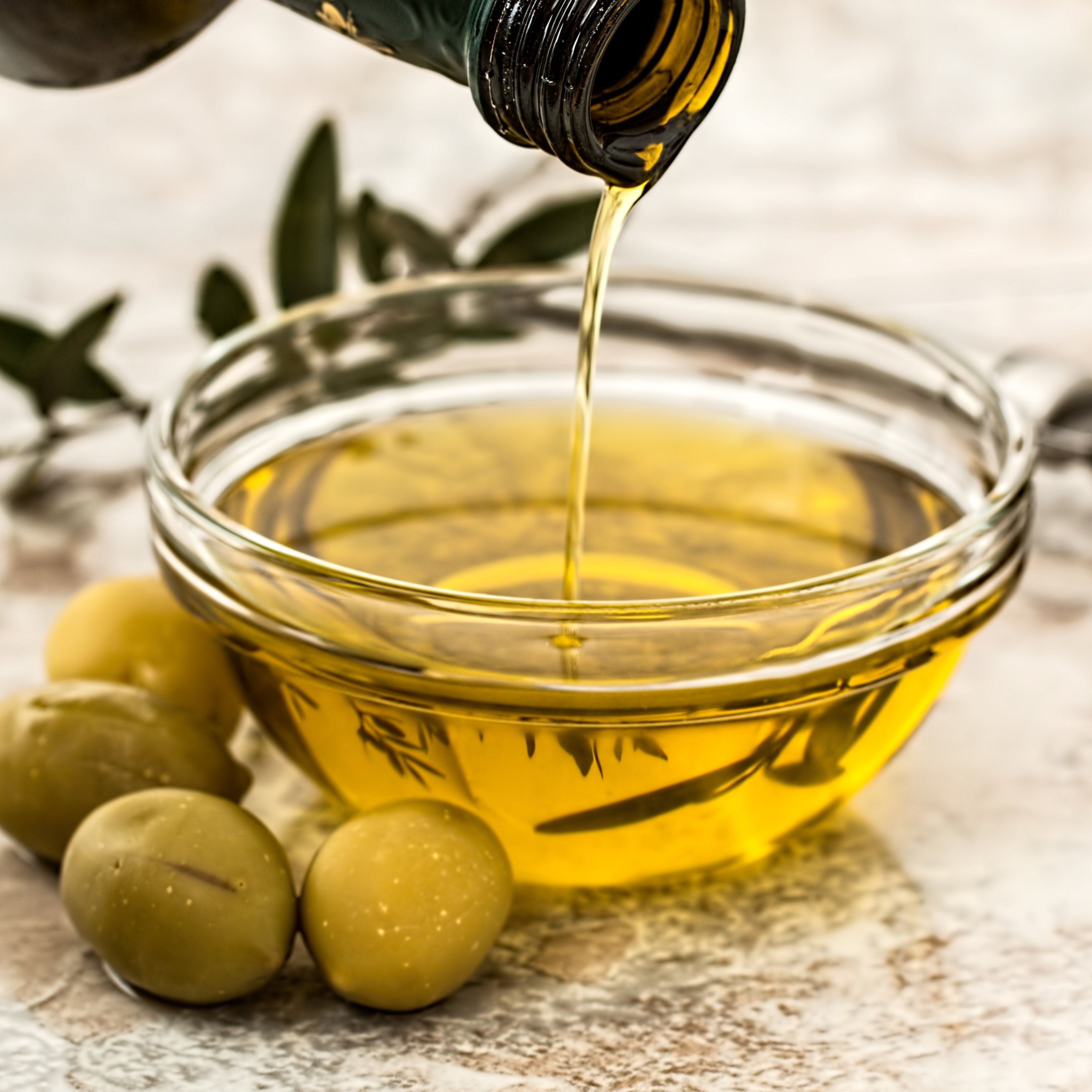 Si padeces de estreñimiento, te interesa saber cómo puede ayudarte el aceite de oliva