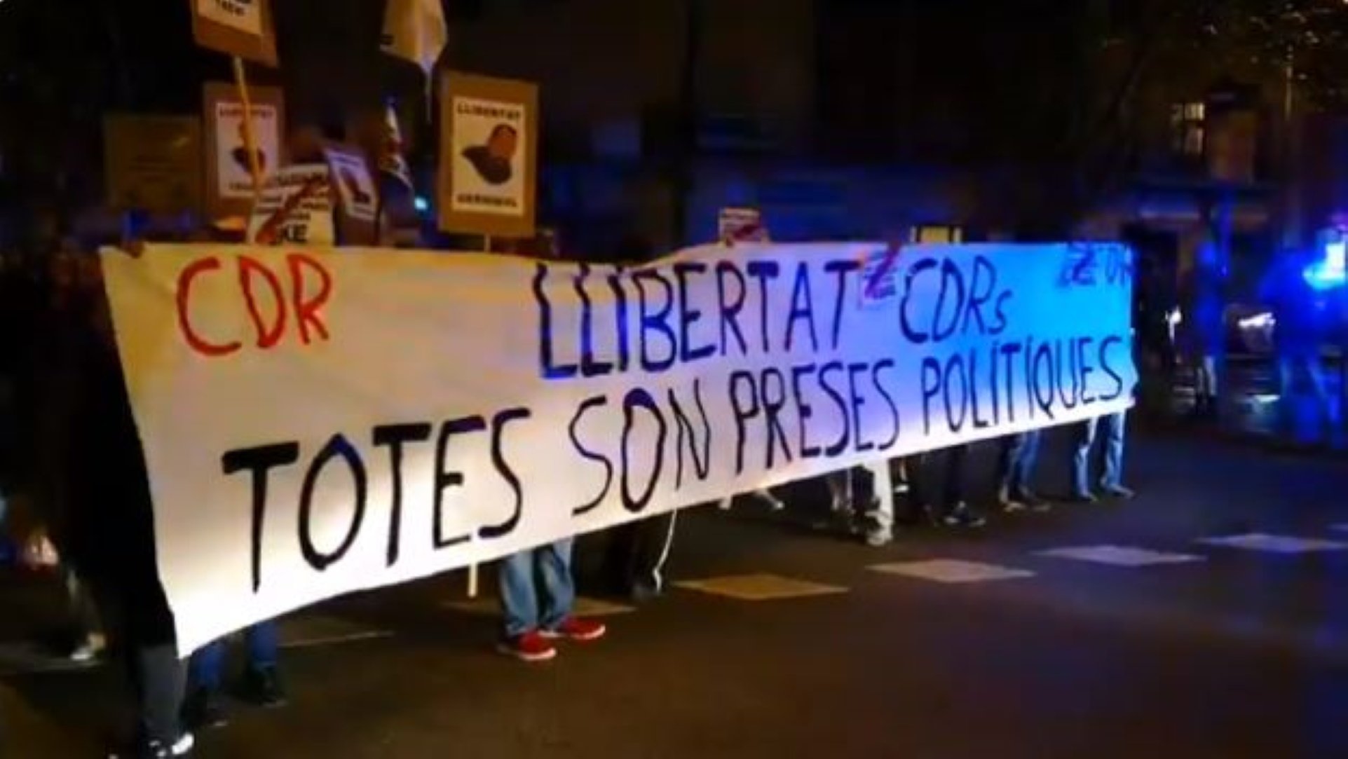 Un grup de CDR talla la Meridiana i demana la llibertat dels presos polítics