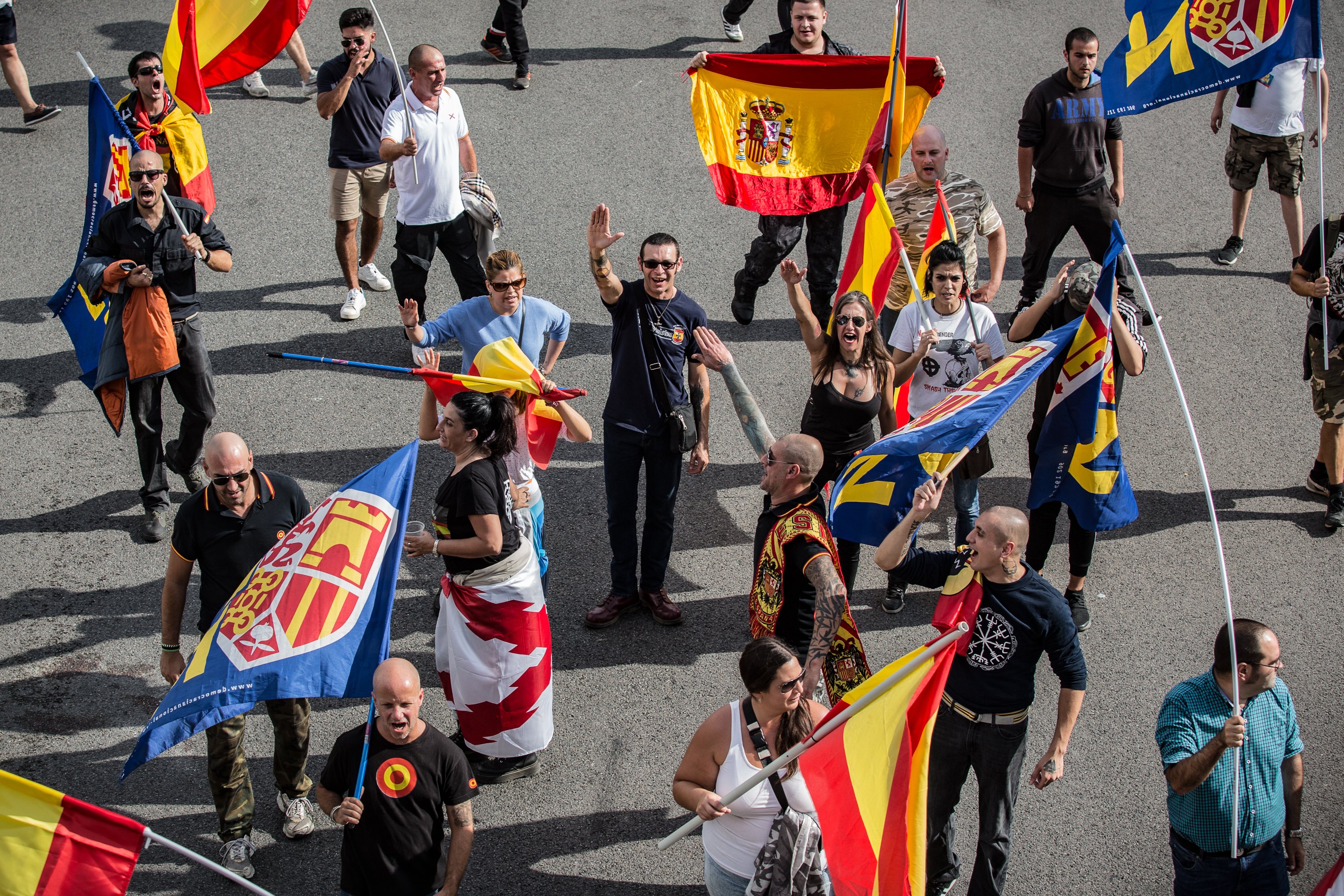 Tres fatxes, a judici per atacar i cridar “indepe i  maricón” a un home al metro de Barcelona