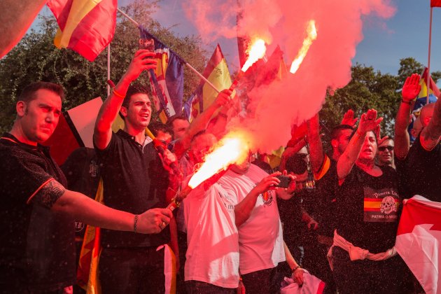 20191012 MANIFESTACIO DEMOCRACIA NACIONAL FALANGE MONTJUIC 12O CREMA ESTELADA Sira Esclasans 