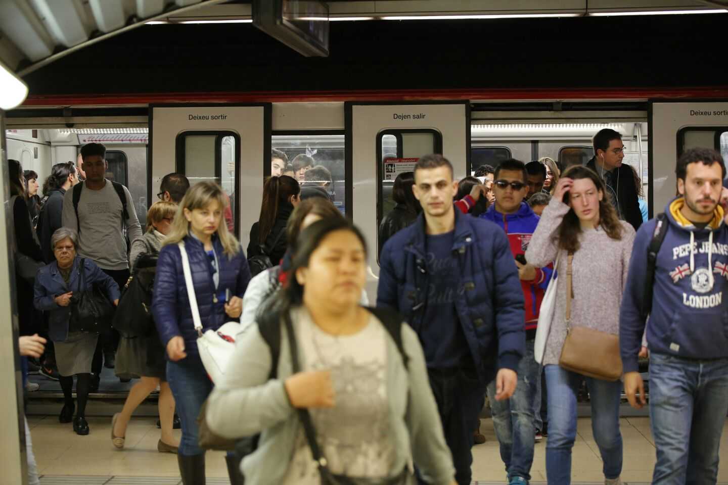 Empipament i humor entre els usuaris del Metro