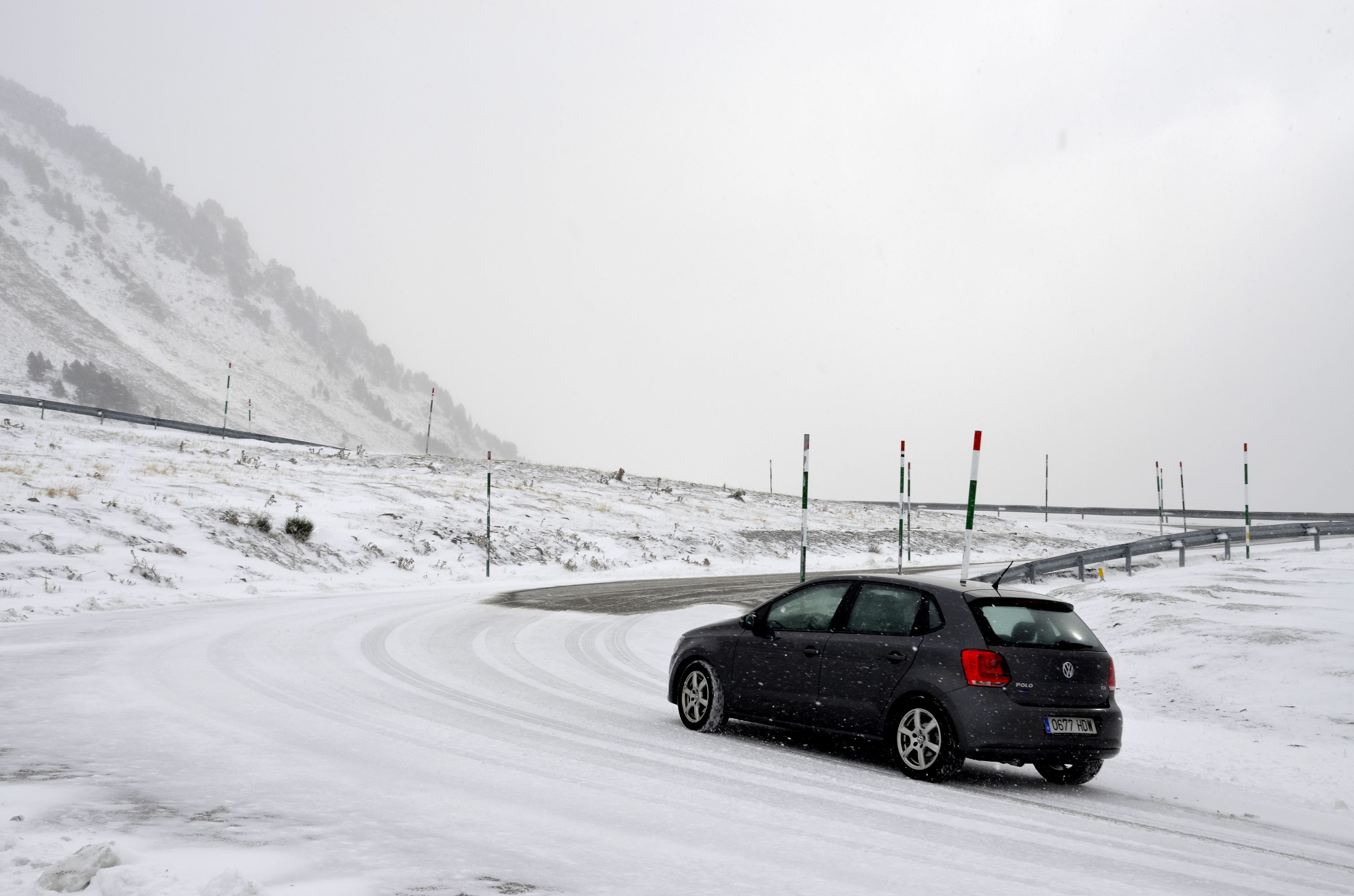 Guía para conducir con precaución con hielo y nieve