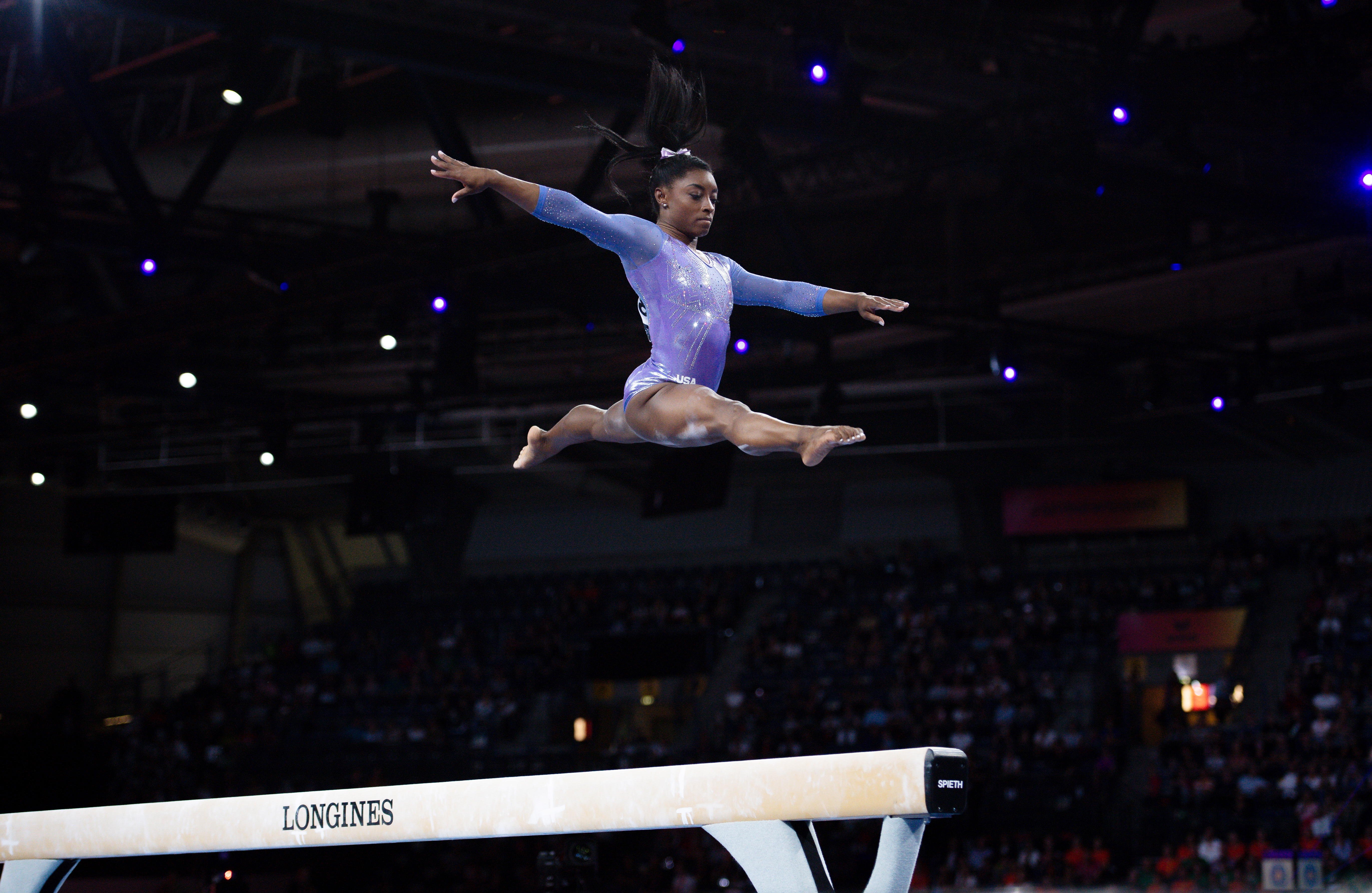 Simone Biles entra en la historia: primera mujer en lograr 'el salto imposible'