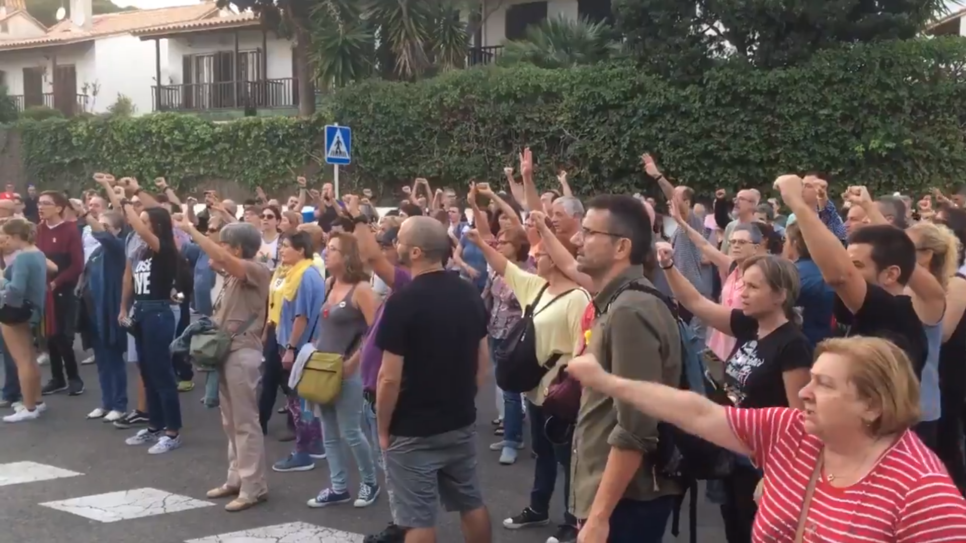 Manifestación en Sitges contra guardias civiles alojados en hoteles