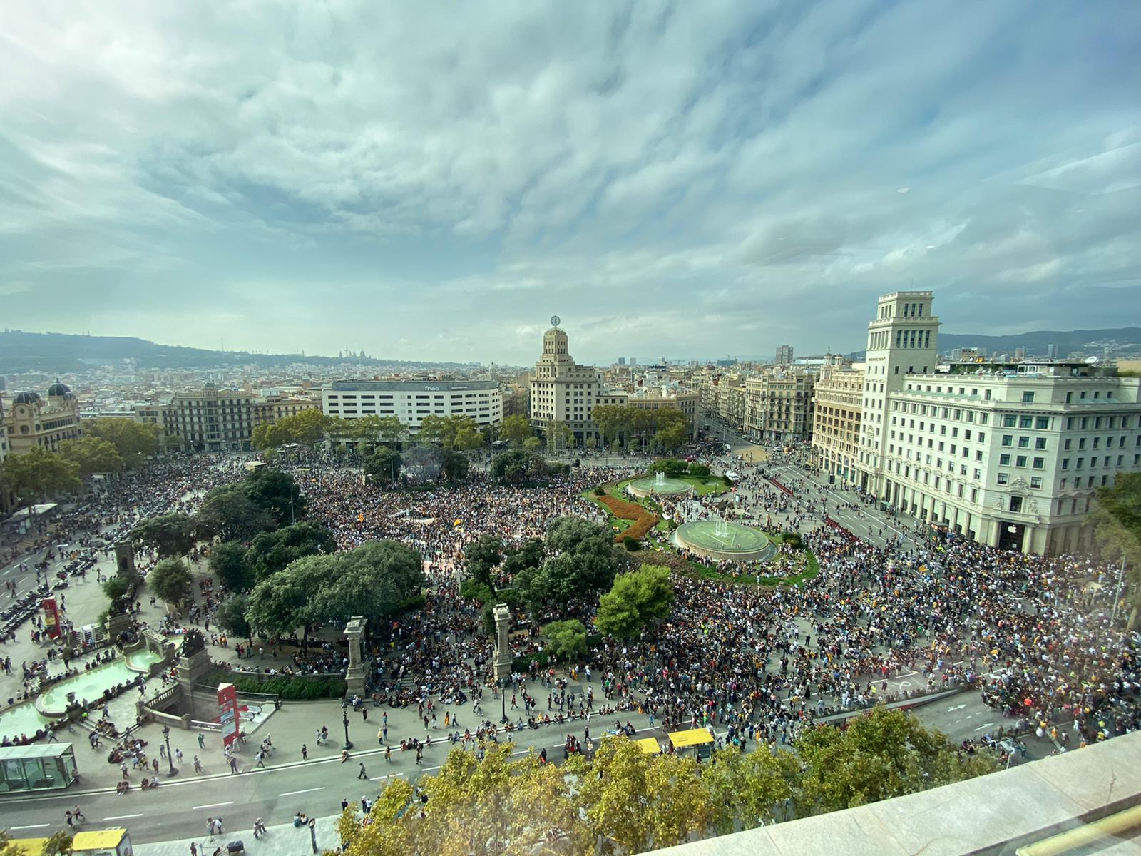 FOTO | Més independentistes a plaça Catalunya que espanyolistes dissabte
