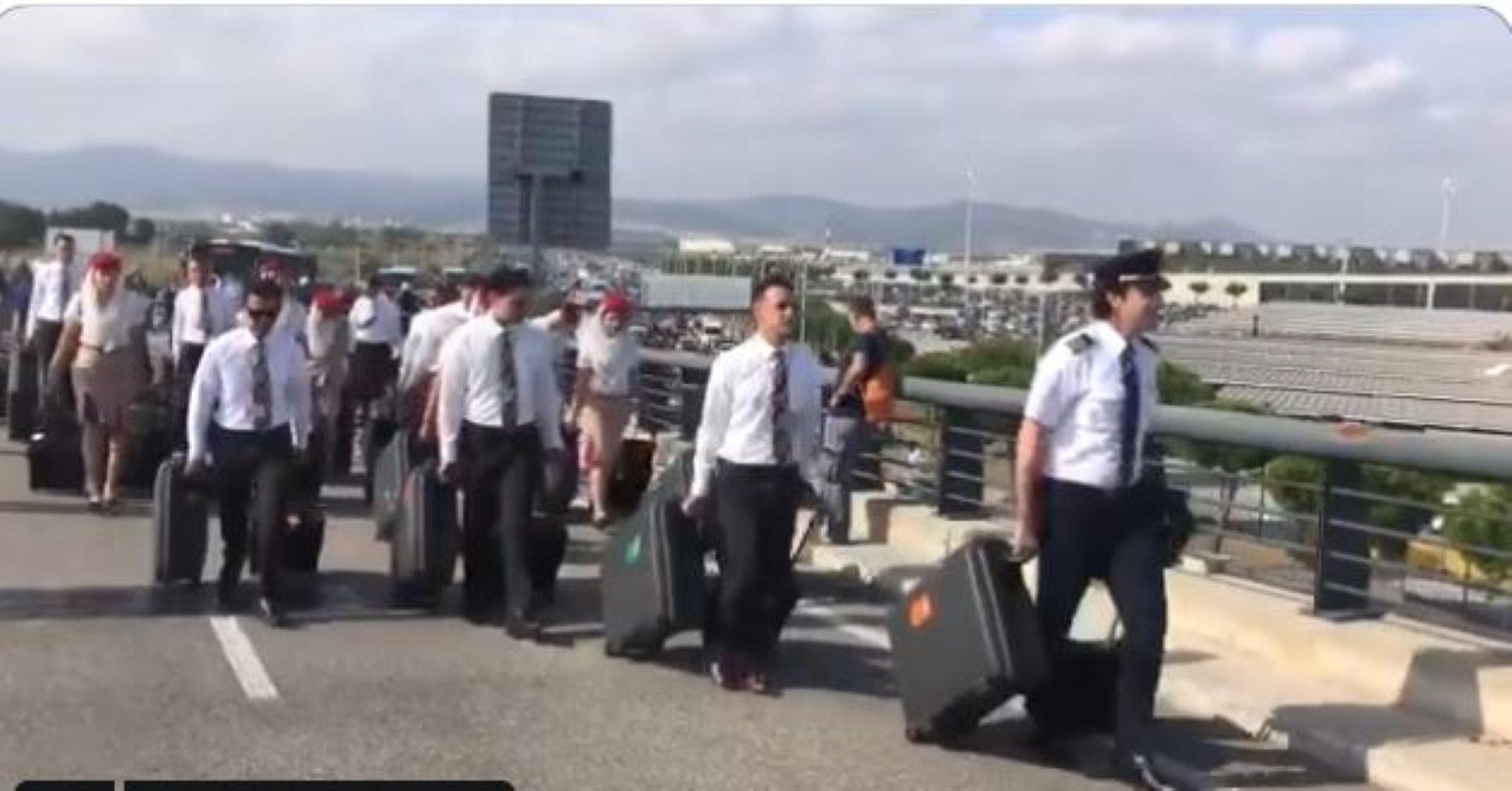 La imatge més inèdita del bloqueig de l'aeroport del Prat