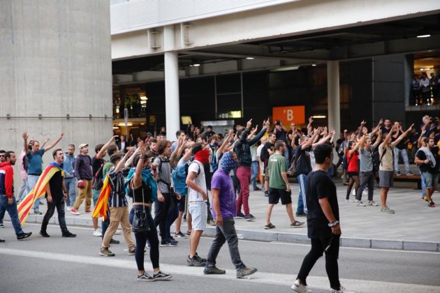 EL NACIONAL manifestants aeroport del prat sentencia - sergi alcazar