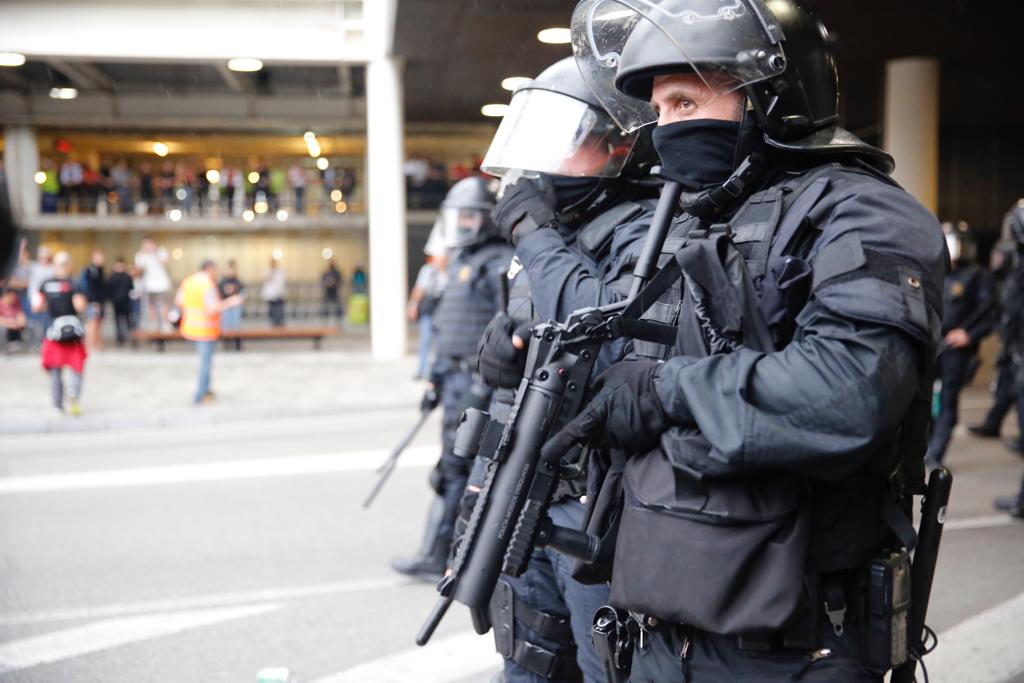 Dos detenidos postsentencia se querellan contra los Mossos por denuncia falsa