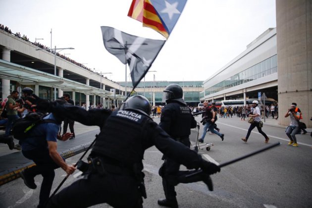 aeroport carregues mossos esquadra 14O Sergi Alcàzar