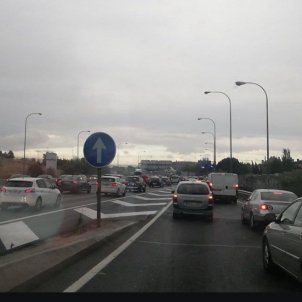 colapse cotxes aeroport barajas madrid - @tsunami_dem colapse cotxes aeroport barajas madrid - @tsunami_dem