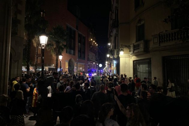 Furgones policía palacio de la musica jefatura policía española - David Recasens