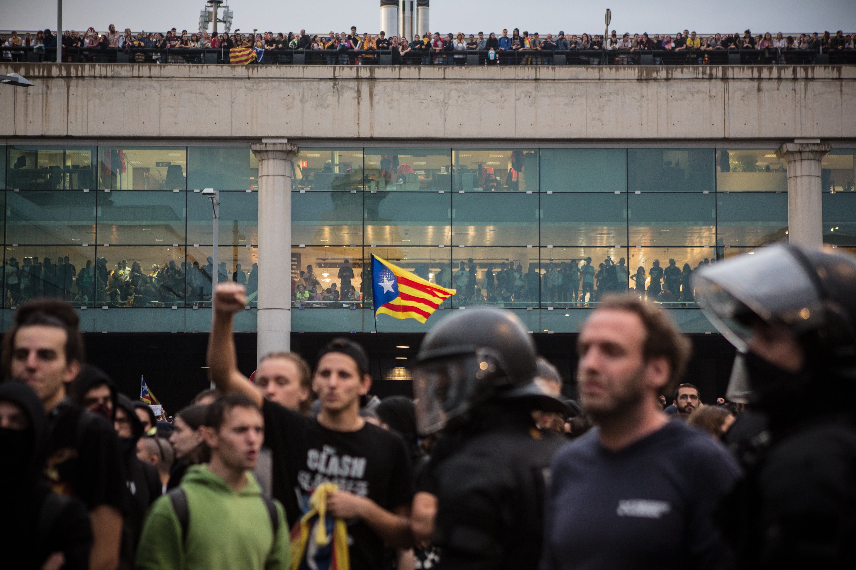 Cancel·len 45 vols al Prat perquè els avions no van poder arribar