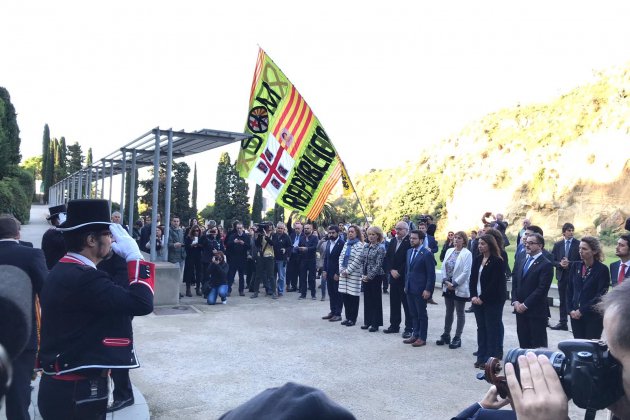 Gobierno ofrenda floral tumba|gira Companys Carlota Camps