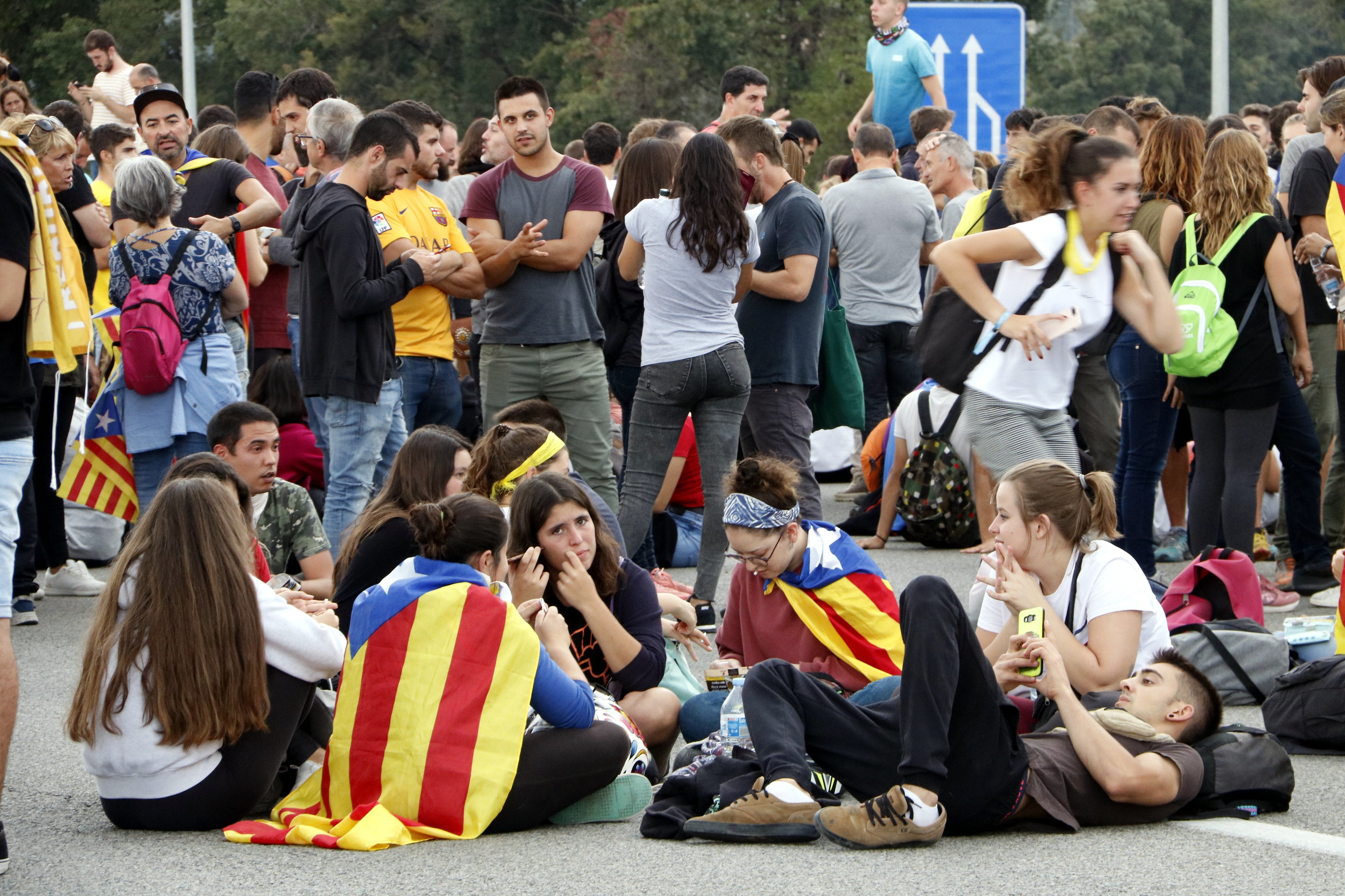 Second day of Catalan roadblocks in protest at Spanish Supreme Court verdicts