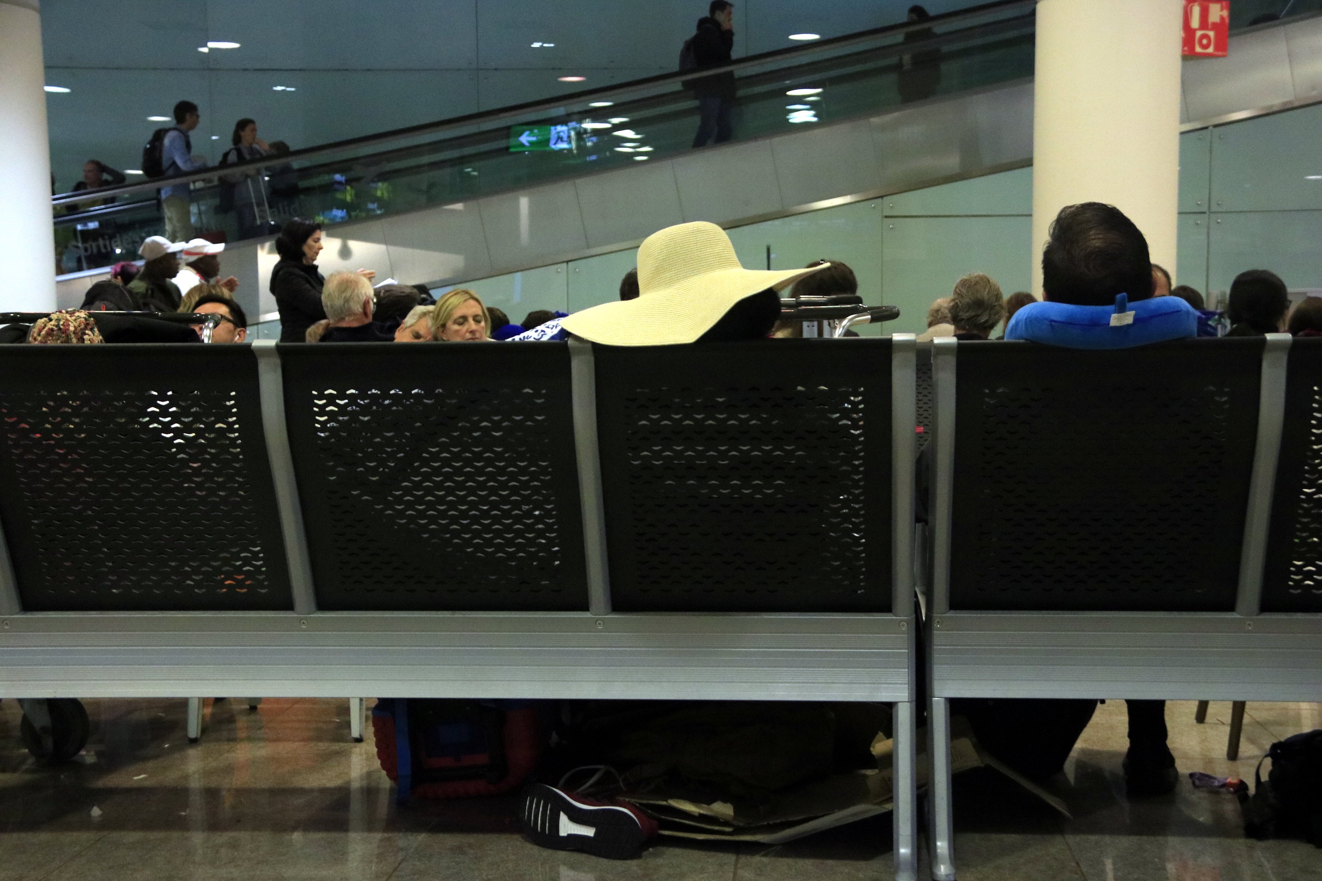 vols aeroport prat cancelats acn