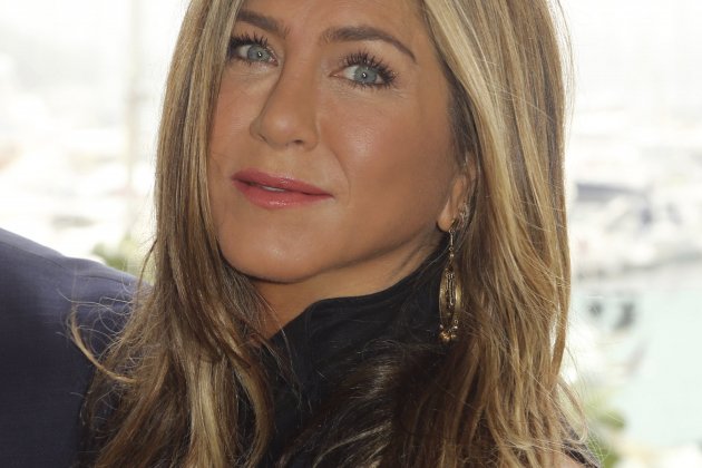 Jennifer Aniston GTres