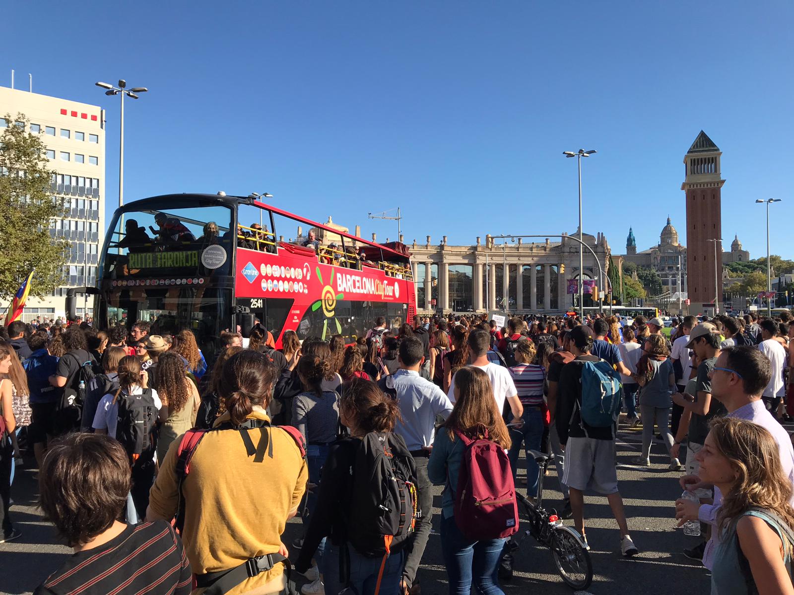 Protesters block key Barcelona thoroughfares