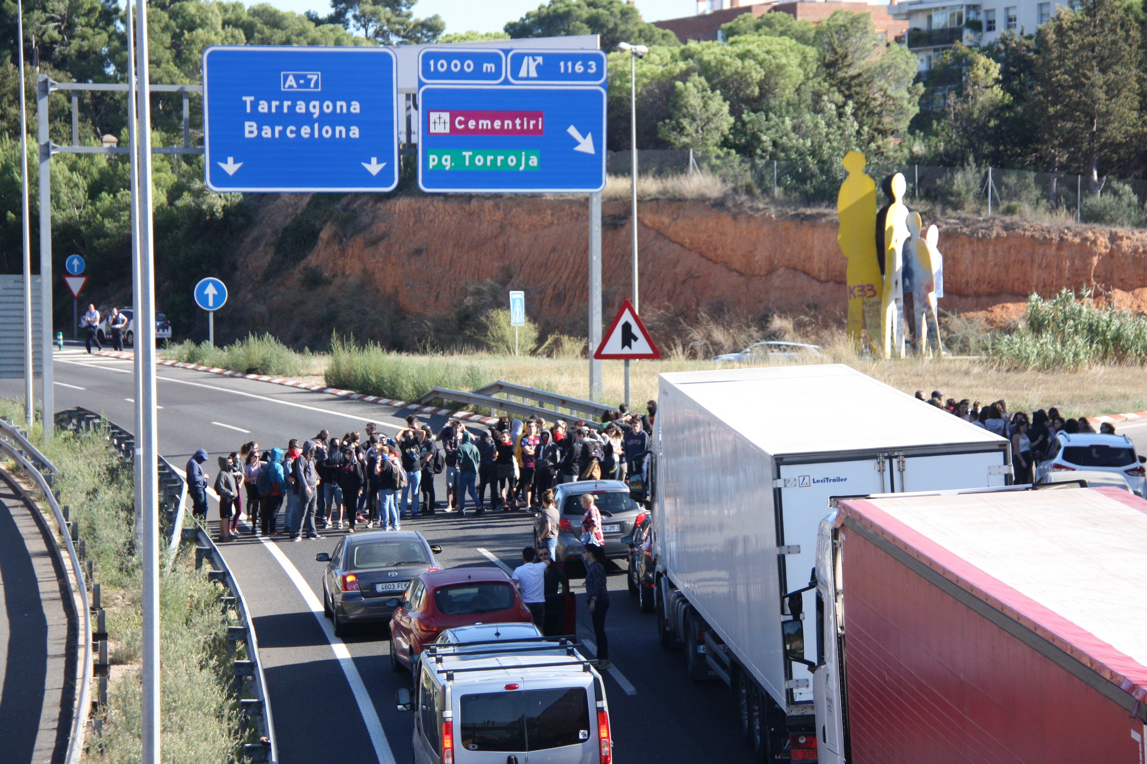 Video: Car accelerates at protesters blocking road in Catalonia
