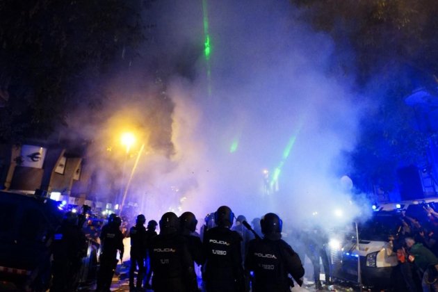 Tensió policia manifestants delegacio govern espanyol - Guillem Camós
