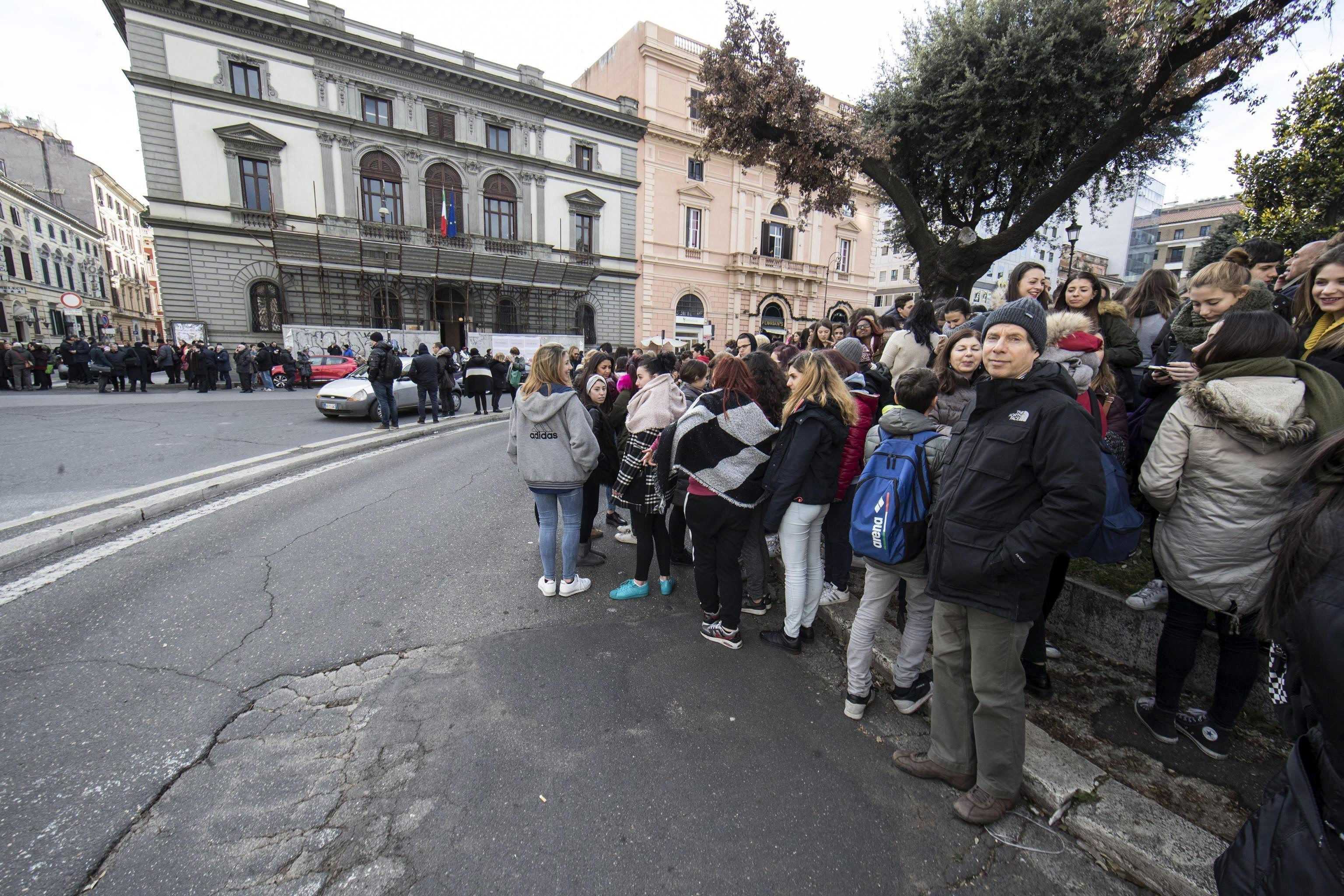 Tres terratrèmols sacsegen el centre d'Itàlia