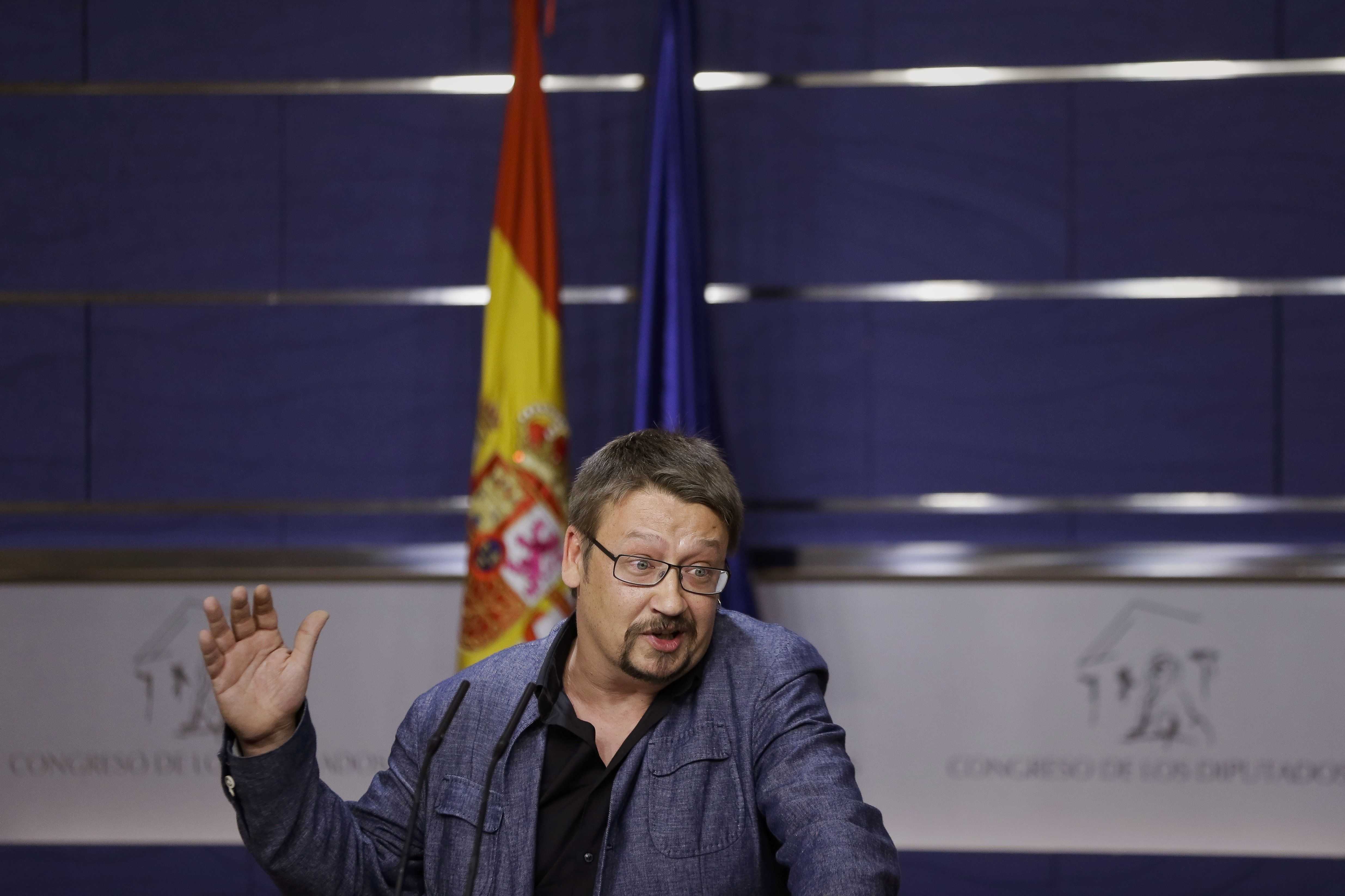 Domènech, molesto, rebaja las expectativas de pacto