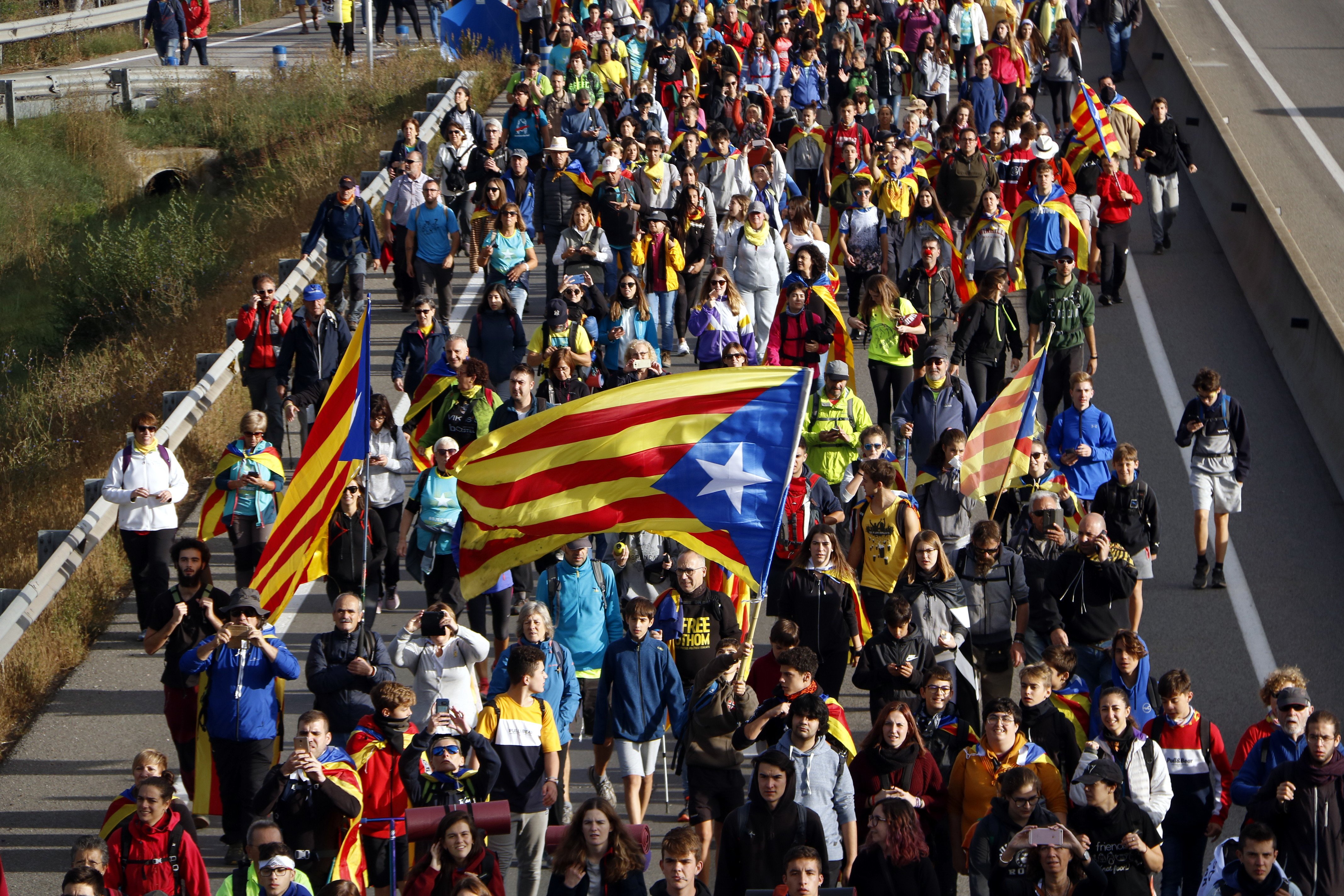 Thousands of Catalans begin three-day "Marches for Freedom" converging on Barcelona