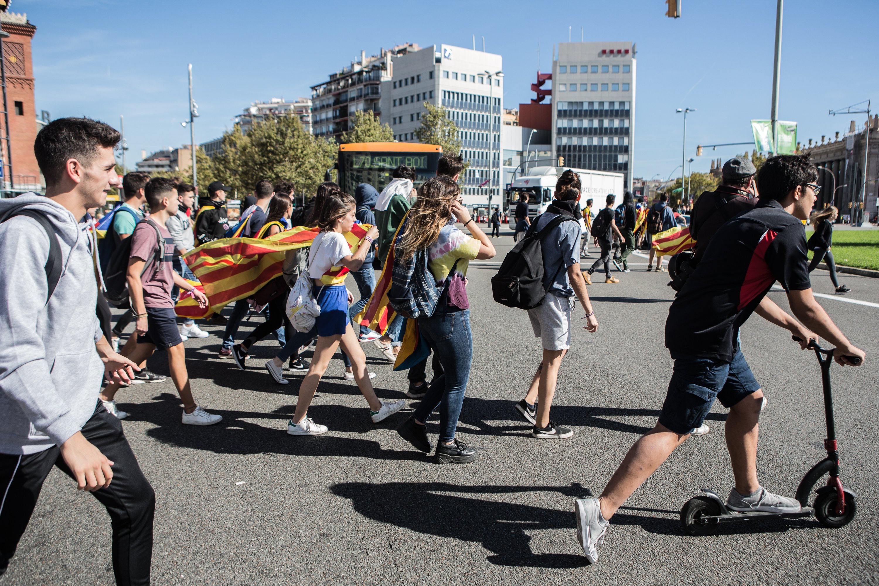 Els estudiants ocupen la ronda Litoral